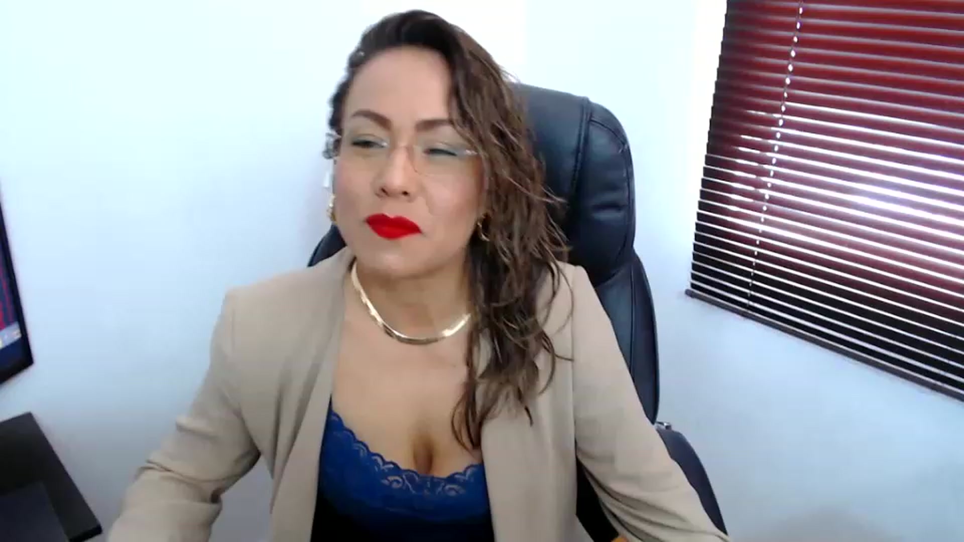 Gallery image thumbnail from office_secret's myfreecams stream on, 06/16/2023, 17:27 image 1 of 20