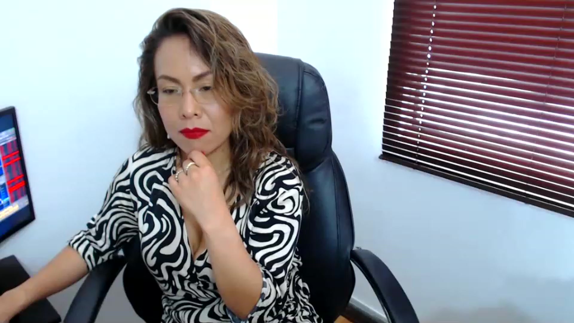 Gallery image thumbnail from office_secret's myfreecams stream on, 06/22/2023, 19:07 image 15 of 20