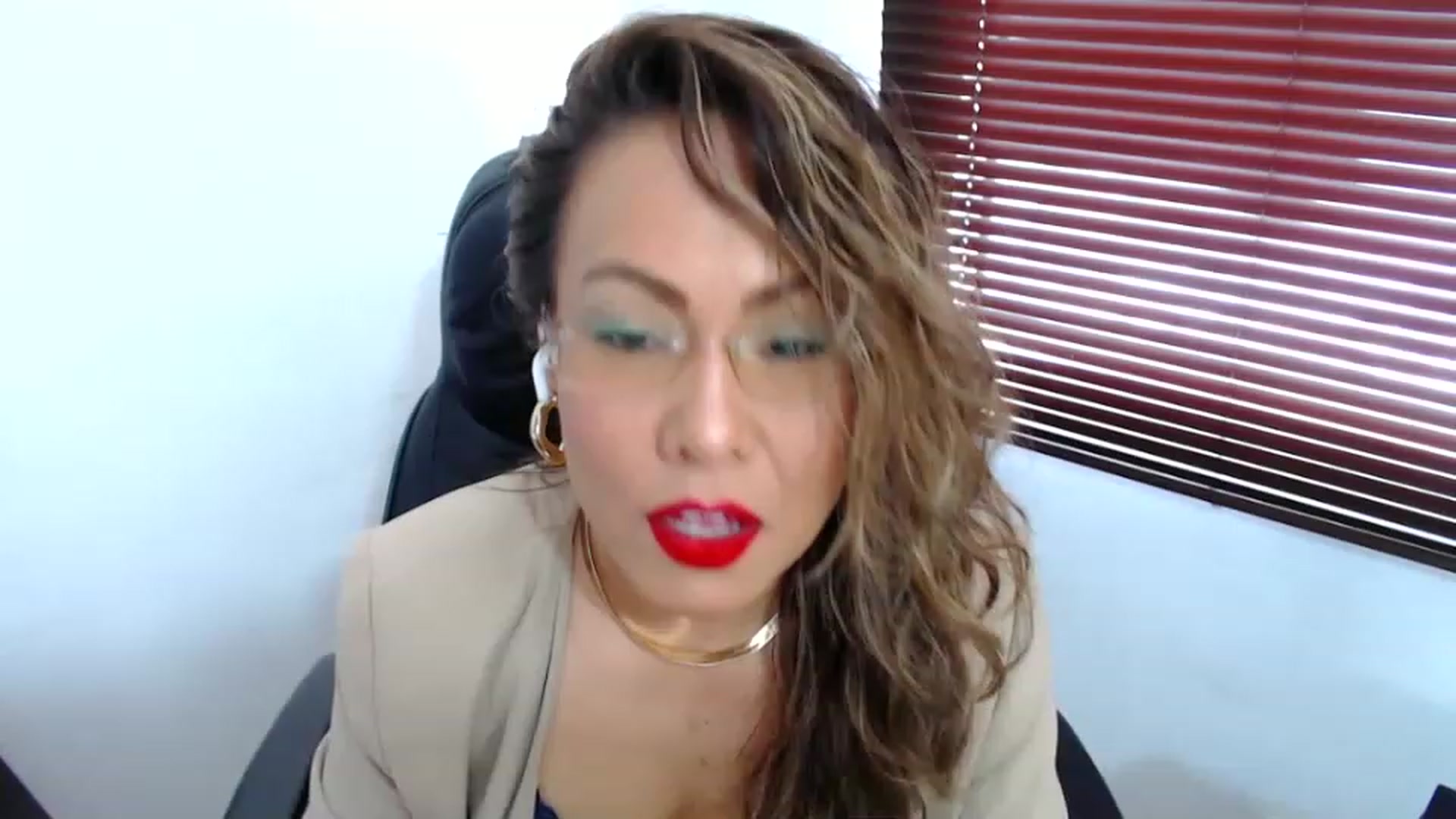 Gallery image thumbnail from office_secret's myfreecams stream on, 06/26/2023, 17:53 image 1 of 20