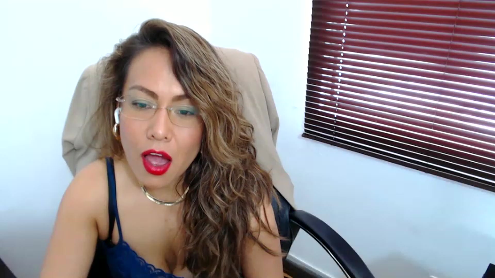 Gallery image thumbnail from office_secret's myfreecams stream on, 06/26/2023, 19:02 image 12 of 20