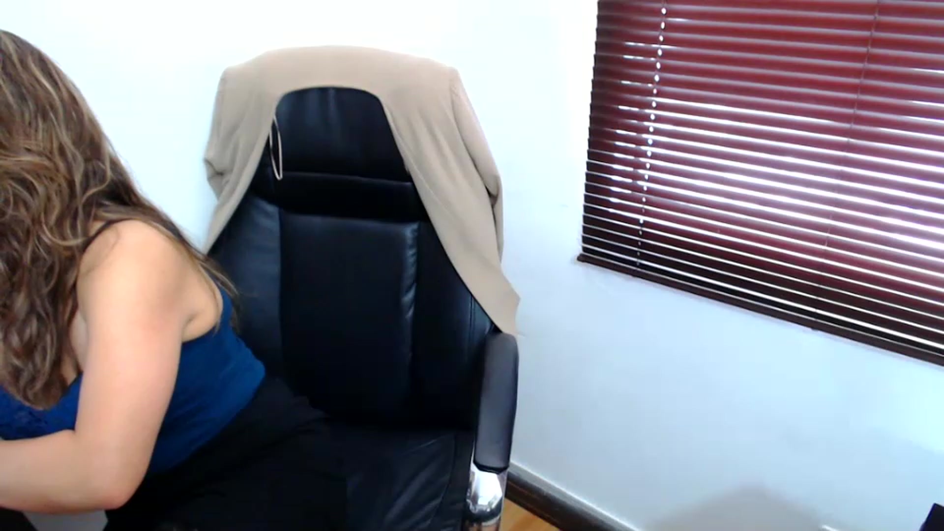 Gallery image thumbnail from office_secret's myfreecams stream on, 06/26/2023, 19:02 image 14 of 20
