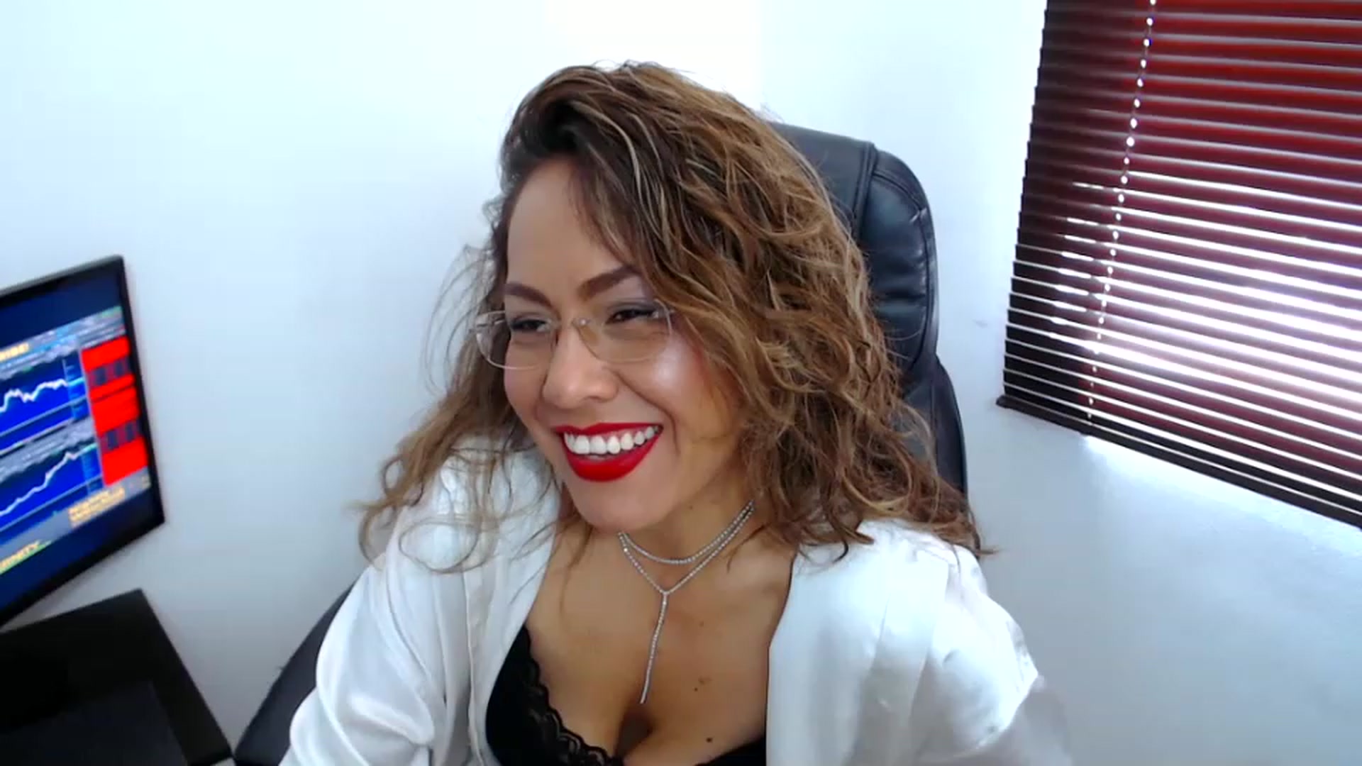 Gallery image thumbnail from office_secret's myfreecams stream on, 06/27/2023, 17:18 image 18 of 20