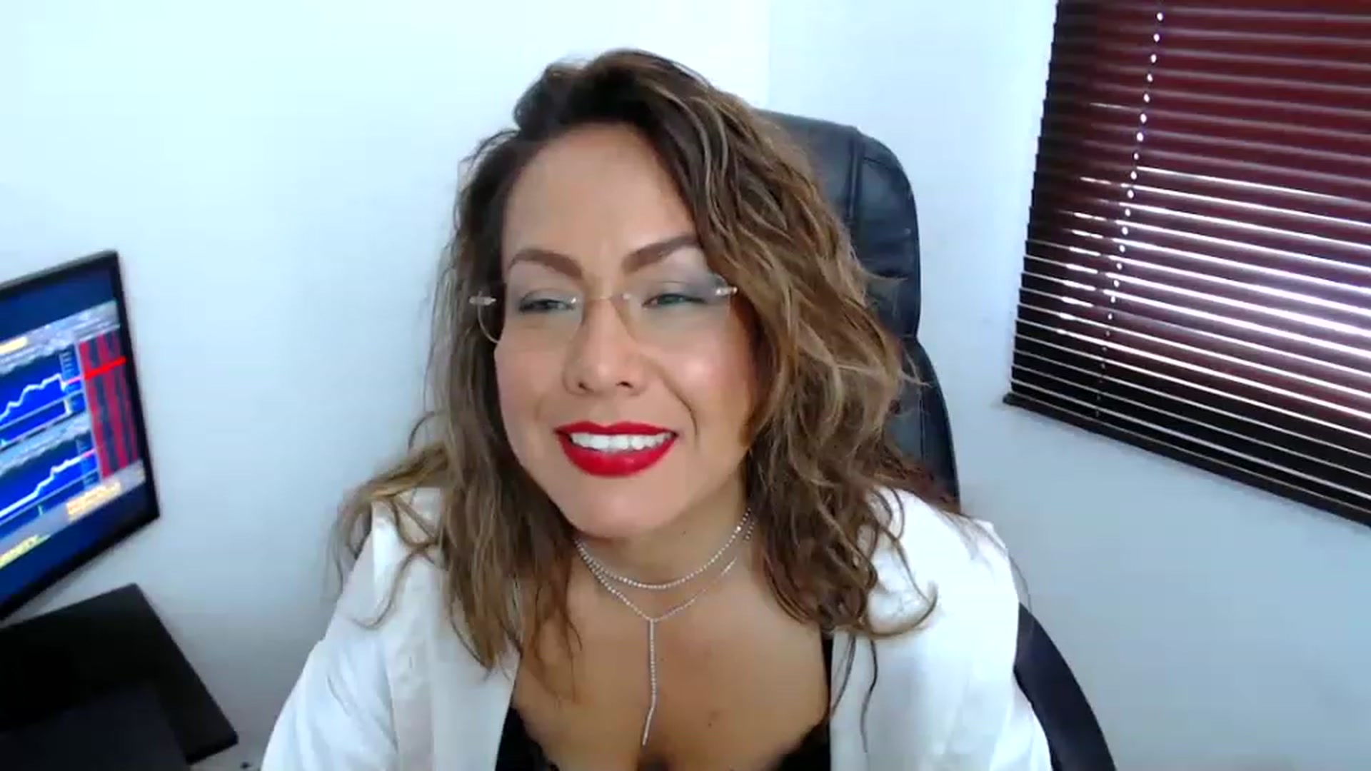 Gallery image thumbnail from office_secret's myfreecams stream on, 06/27/2023, 19:06 image 14 of 20