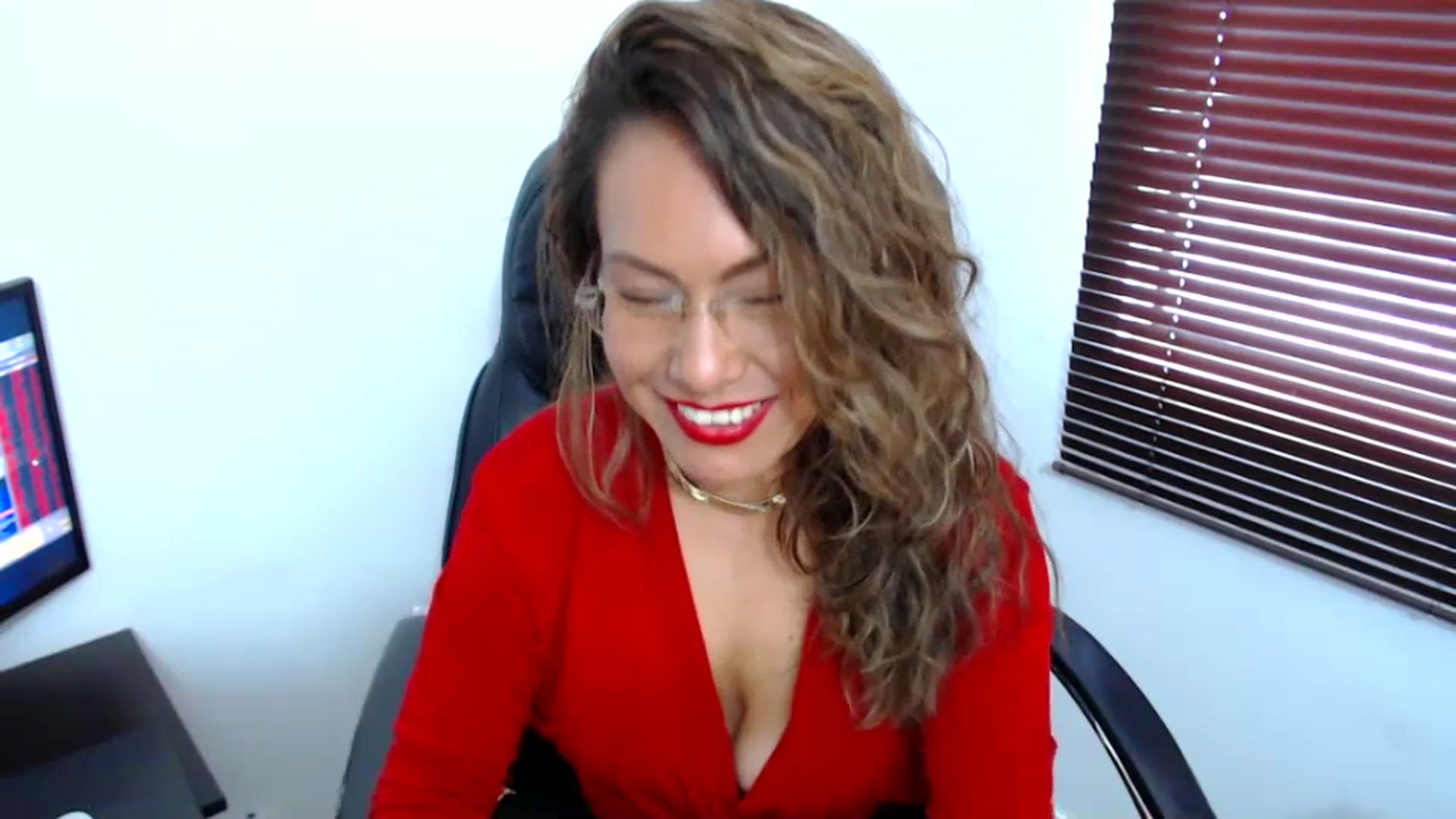 Gallery image thumbnail from office_secret's myfreecams stream on, 06/29/2023, 19:14 image 9 of 20