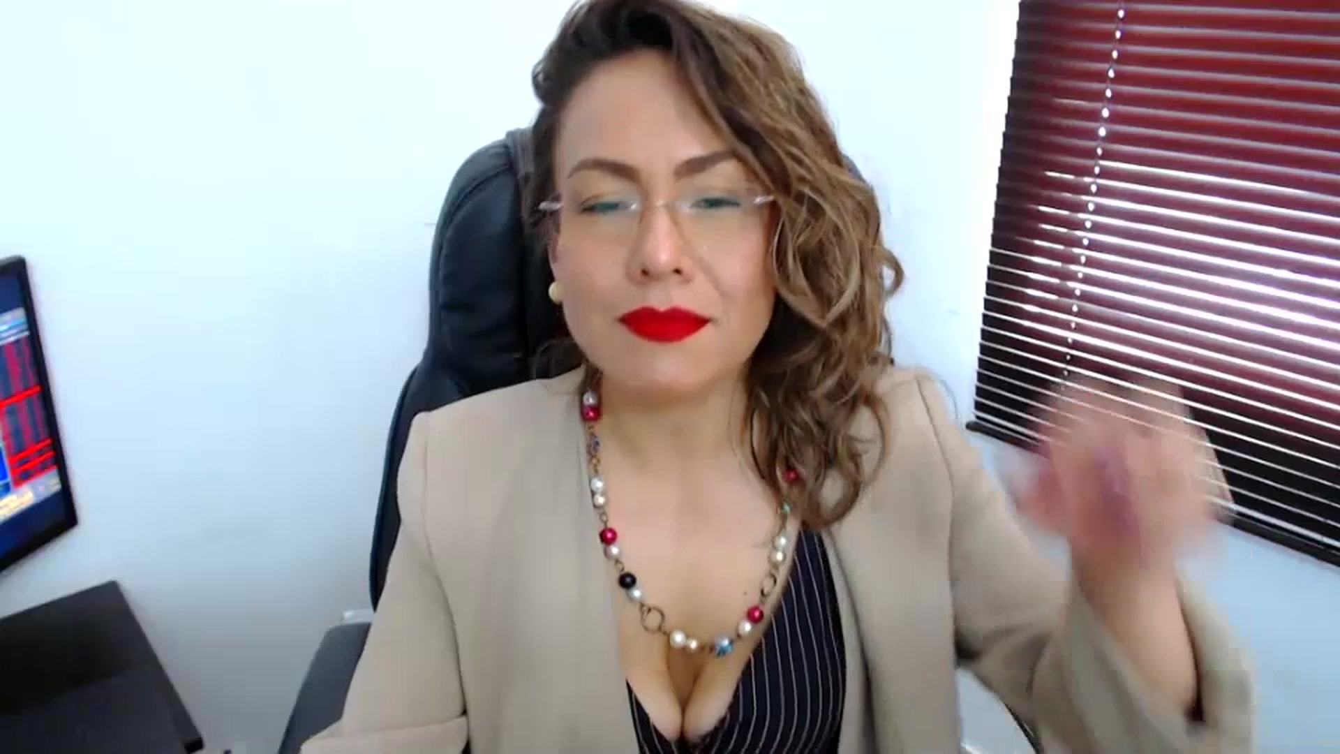 Gallery image thumbnail from office_secret's myfreecams stream on, 06/30/2023, 17:30 image 3 of 20