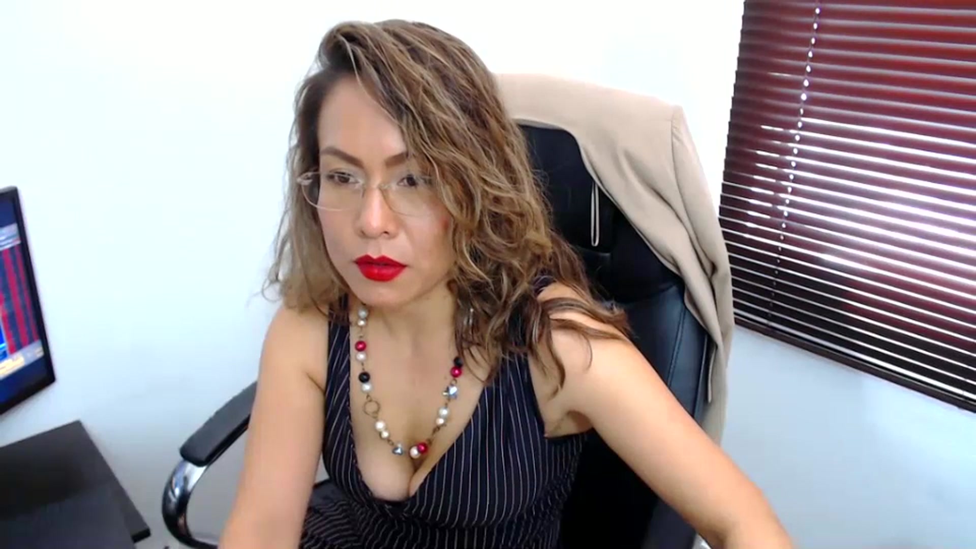 Gallery image thumbnail from office_secret's myfreecams stream on, 06/30/2023, 18:14 image 18 of 20