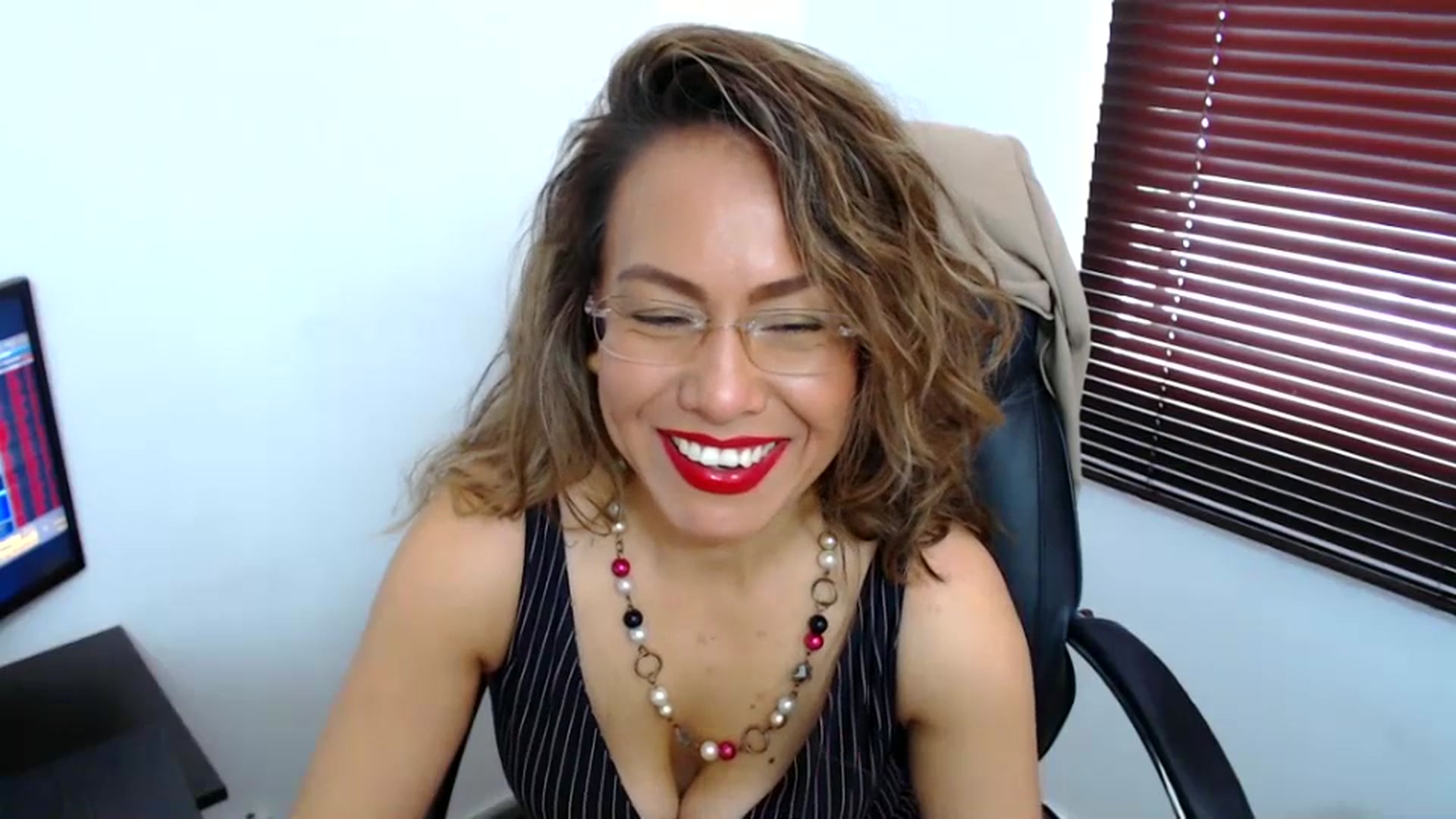 Gallery image thumbnail from office_secret's myfreecams stream on, 06/30/2023, 18:14 image 14 of 20
