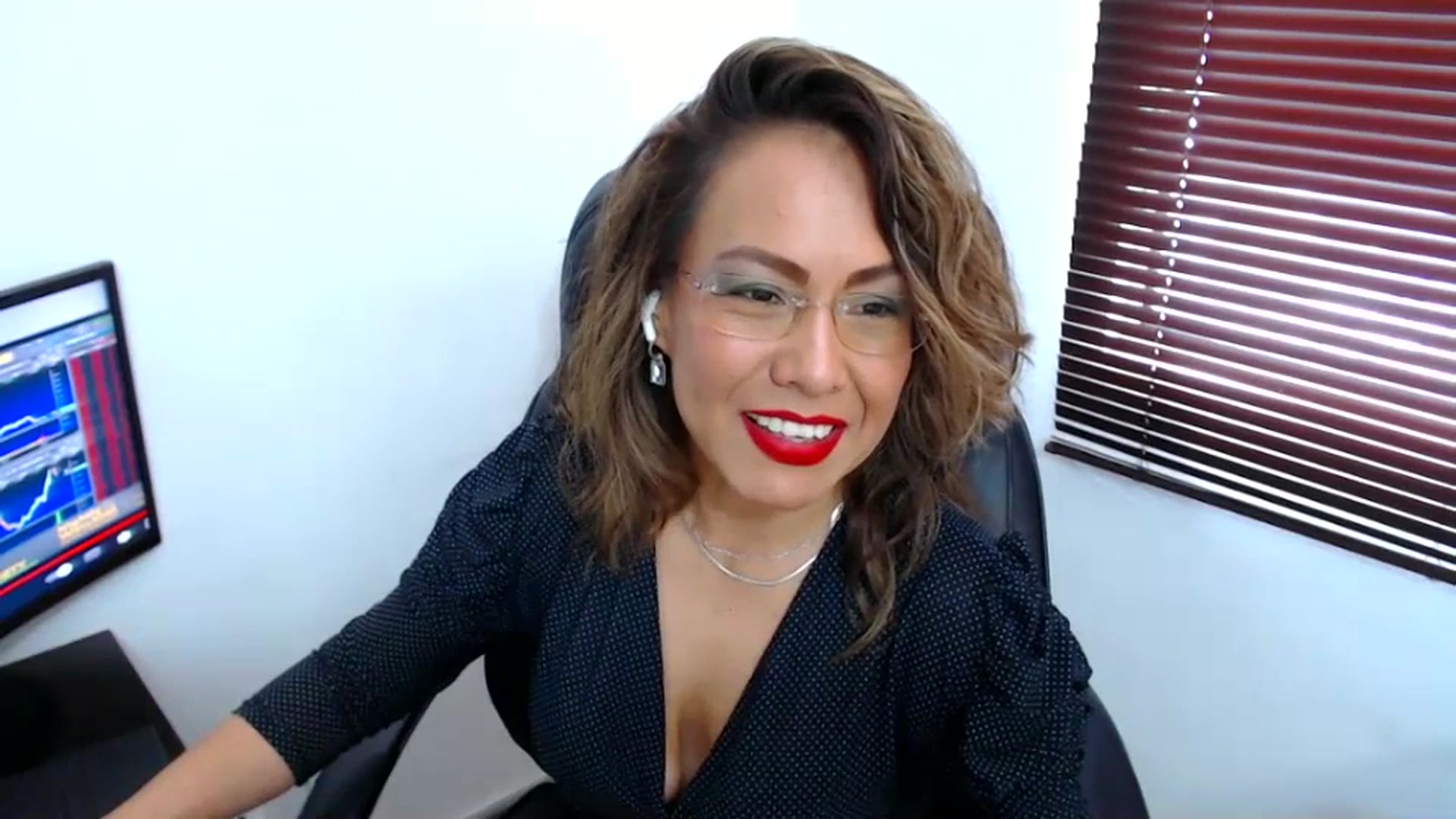 Gallery image thumbnail from office_secret's myfreecams stream on, 07/03/2023, 18:51 image 9 of 20