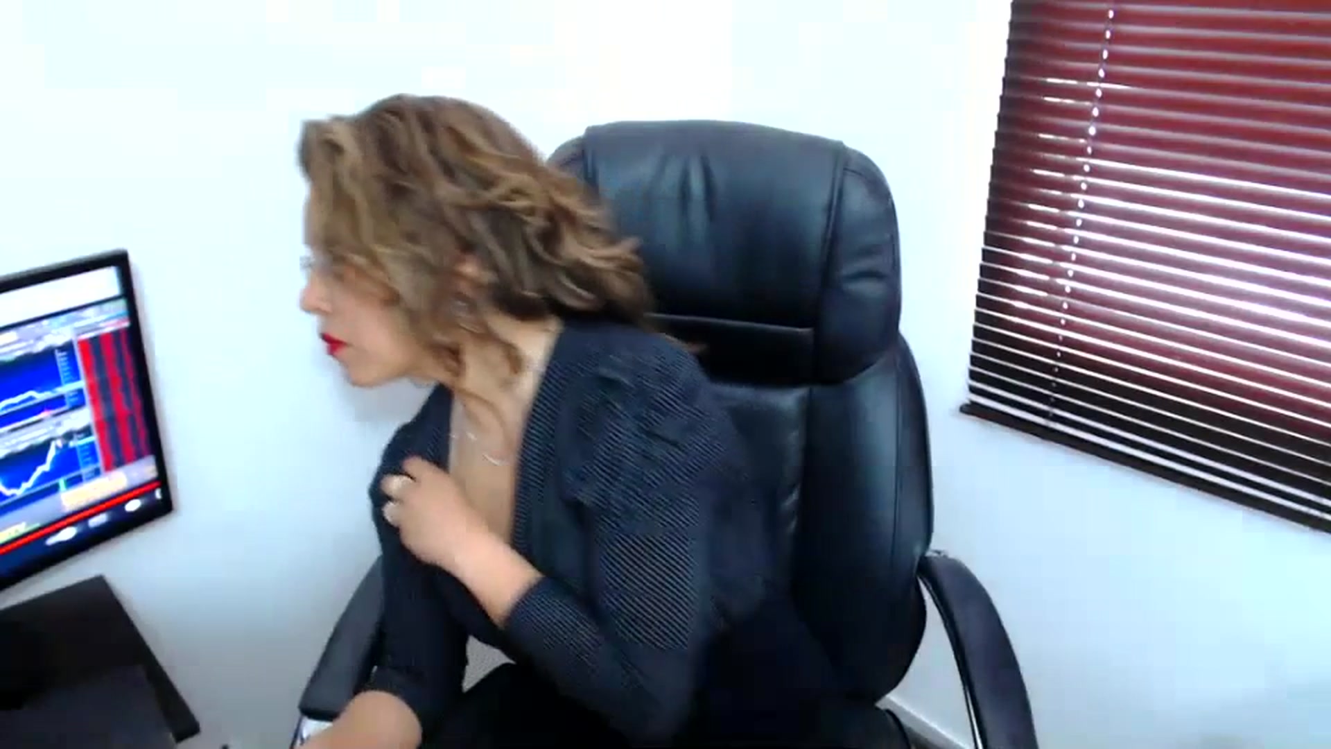 Gallery image thumbnail from office_secret's myfreecams stream on, 07/03/2023, 18:51 image 13 of 20