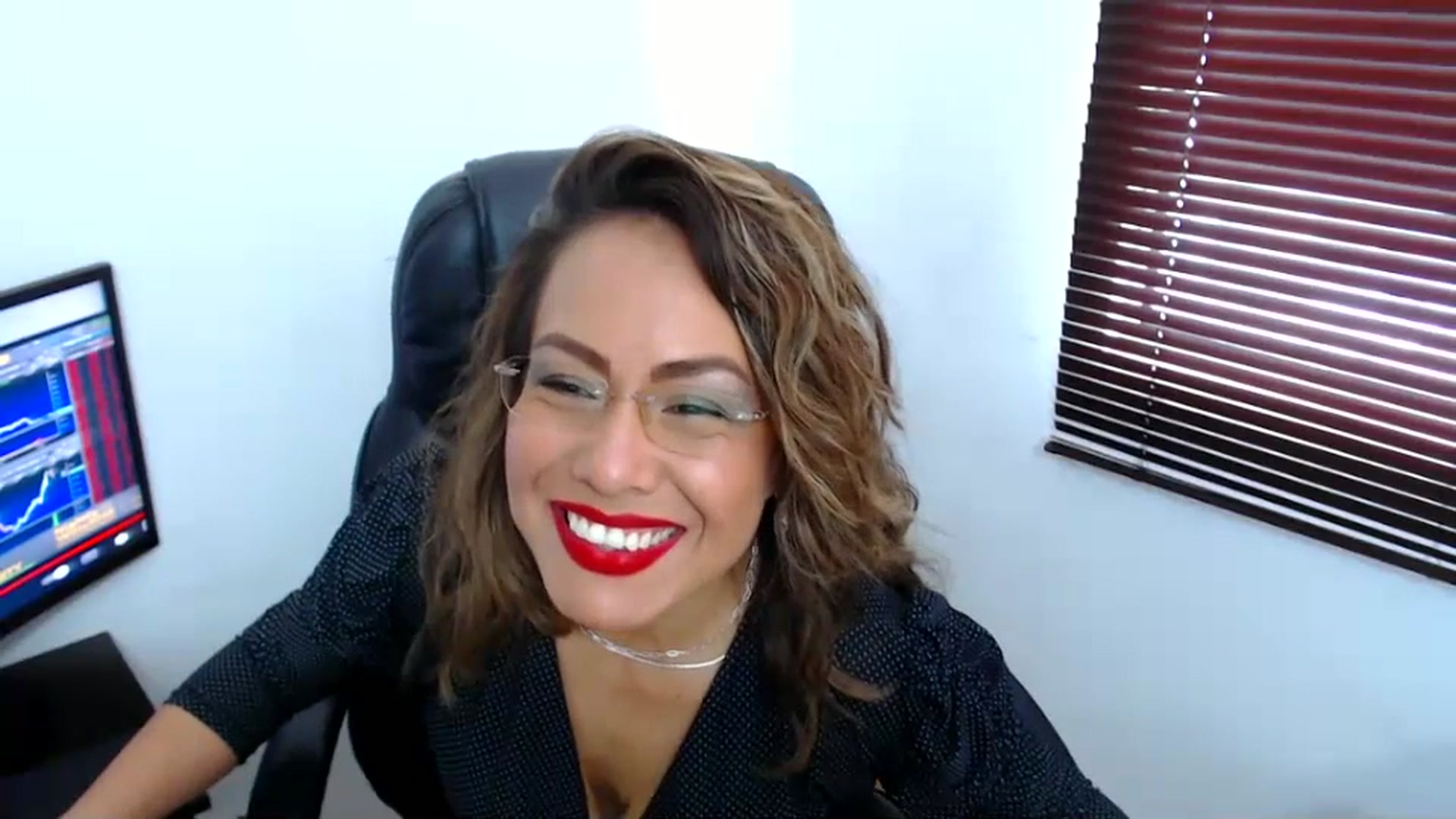 Gallery image thumbnail from office_secret's myfreecams stream on, 07/03/2023, 18:51 image 10 of 20