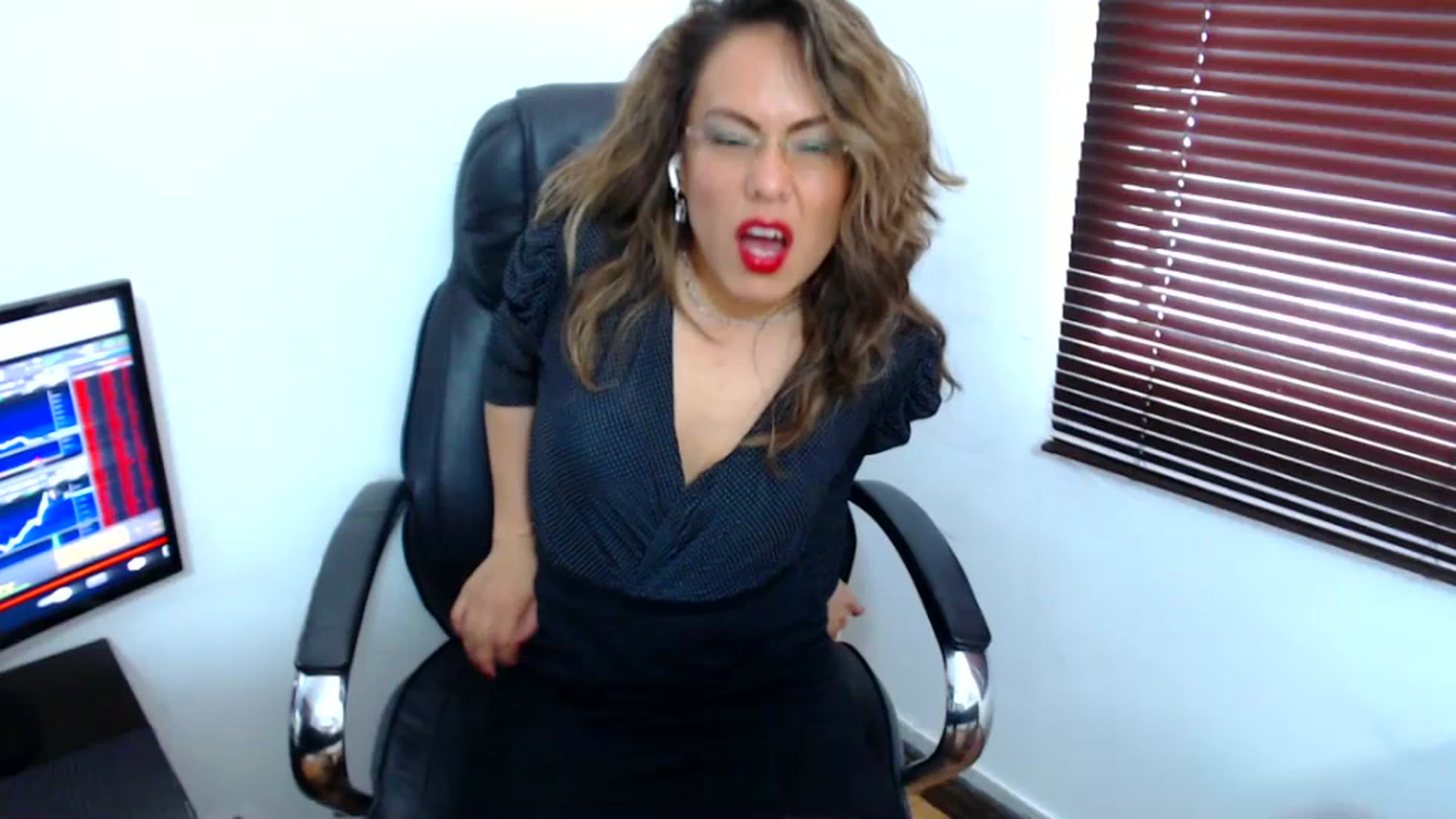 Gallery image thumbnail from office_secret's myfreecams stream on, 07/03/2023, 19:06 image 2 of 20
