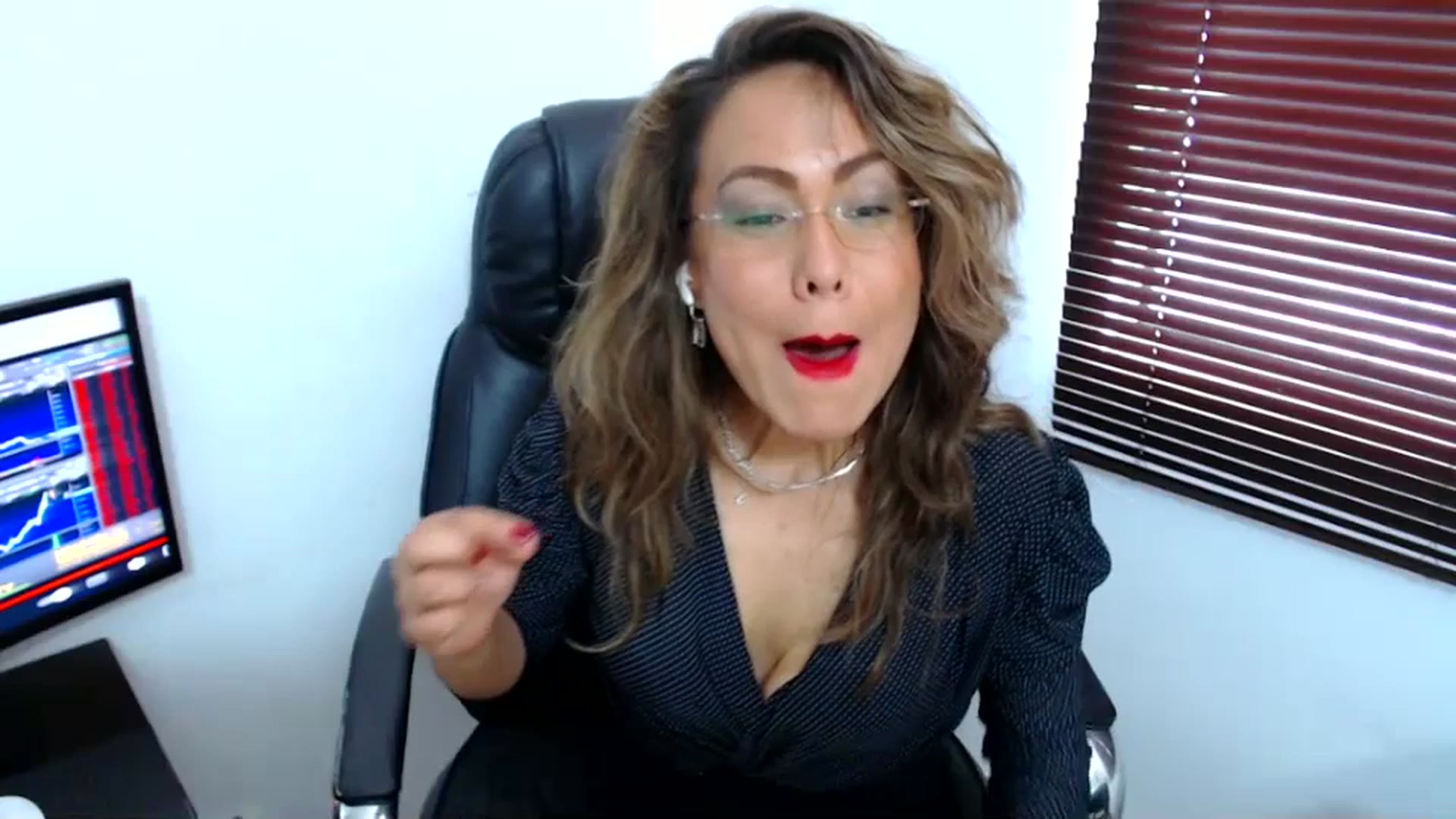 Gallery image thumbnail from office_secret's myfreecams stream on, 07/03/2023, 19:06 image 4 of 20