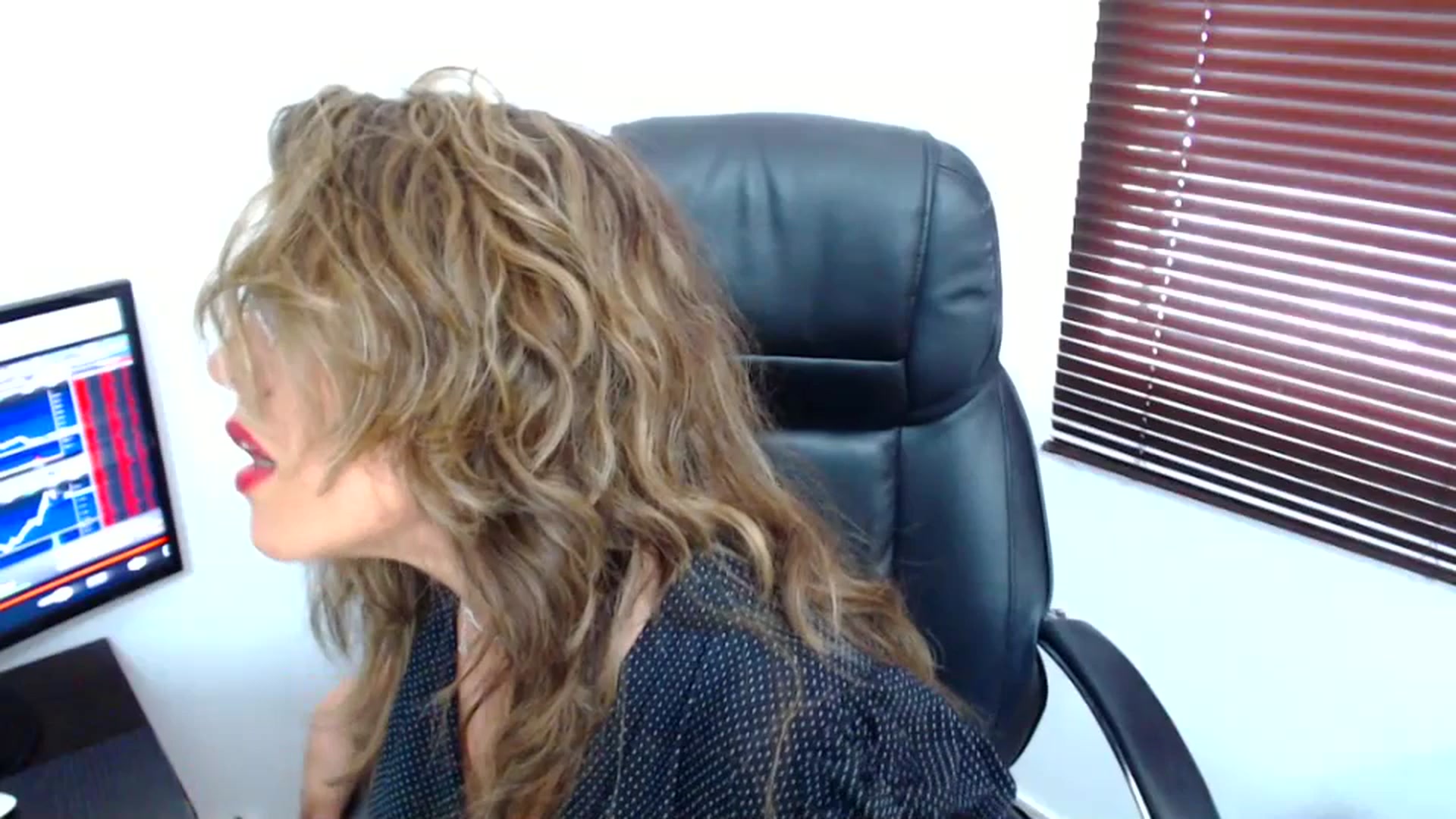 Gallery image thumbnail from office_secret's myfreecams stream on, 07/03/2023, 19:06 image 11 of 20
