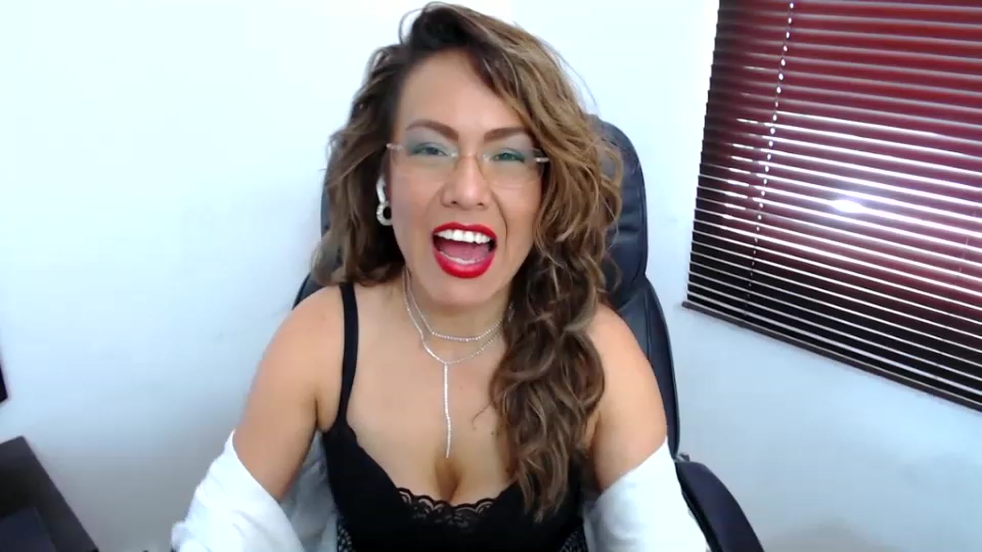 Gallery image thumbnail from office_secret's myfreecams stream on, 07/07/2023, 19:05 image 9 of 20