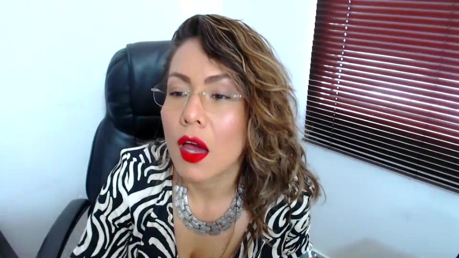 Gallery image thumbnail from office_secret's myfreecams stream on, 07/10/2023, 17:59 image 13 of 20