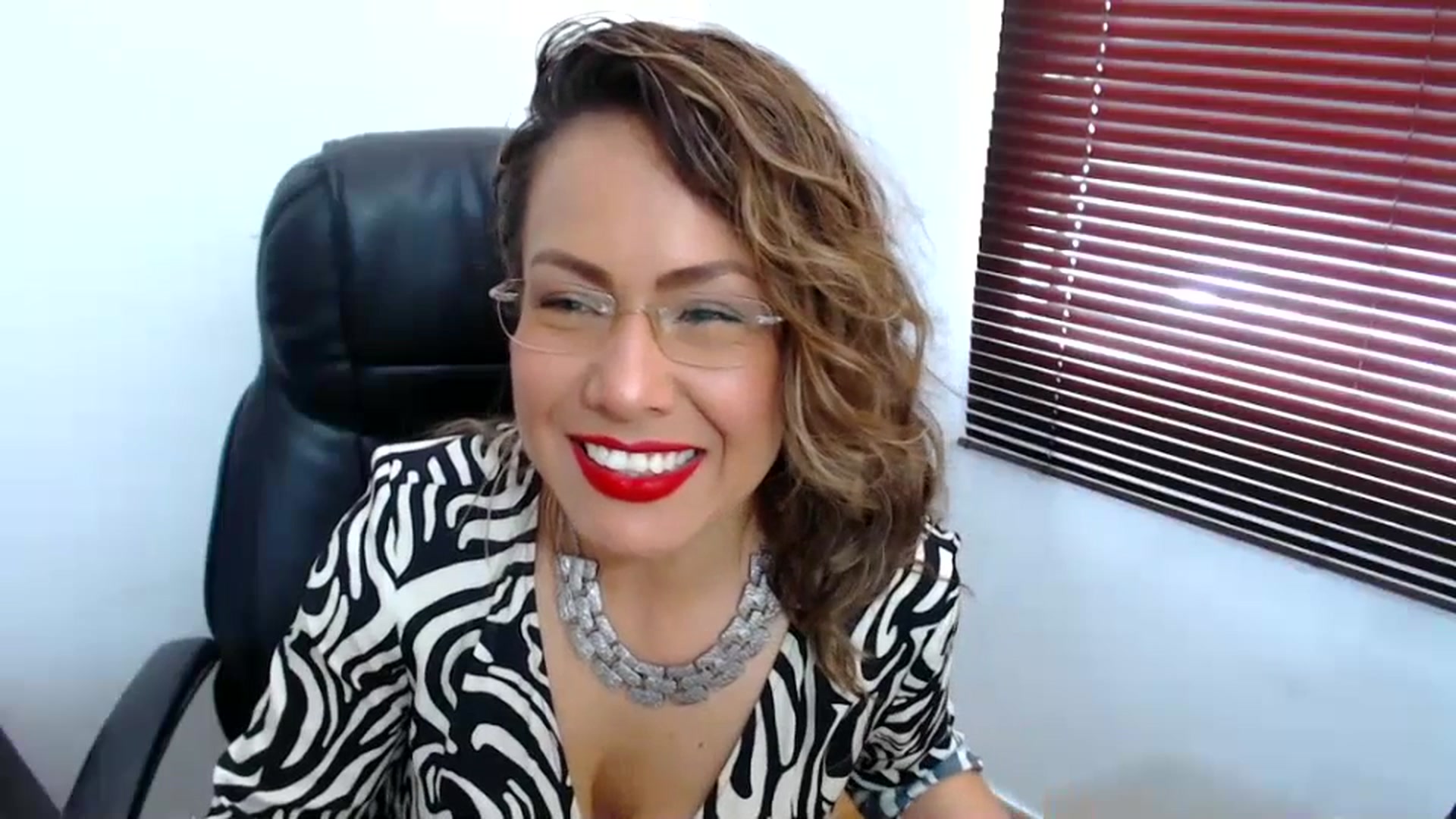 Gallery image thumbnail from office_secret's myfreecams stream on, 07/10/2023, 17:59 image 4 of 20