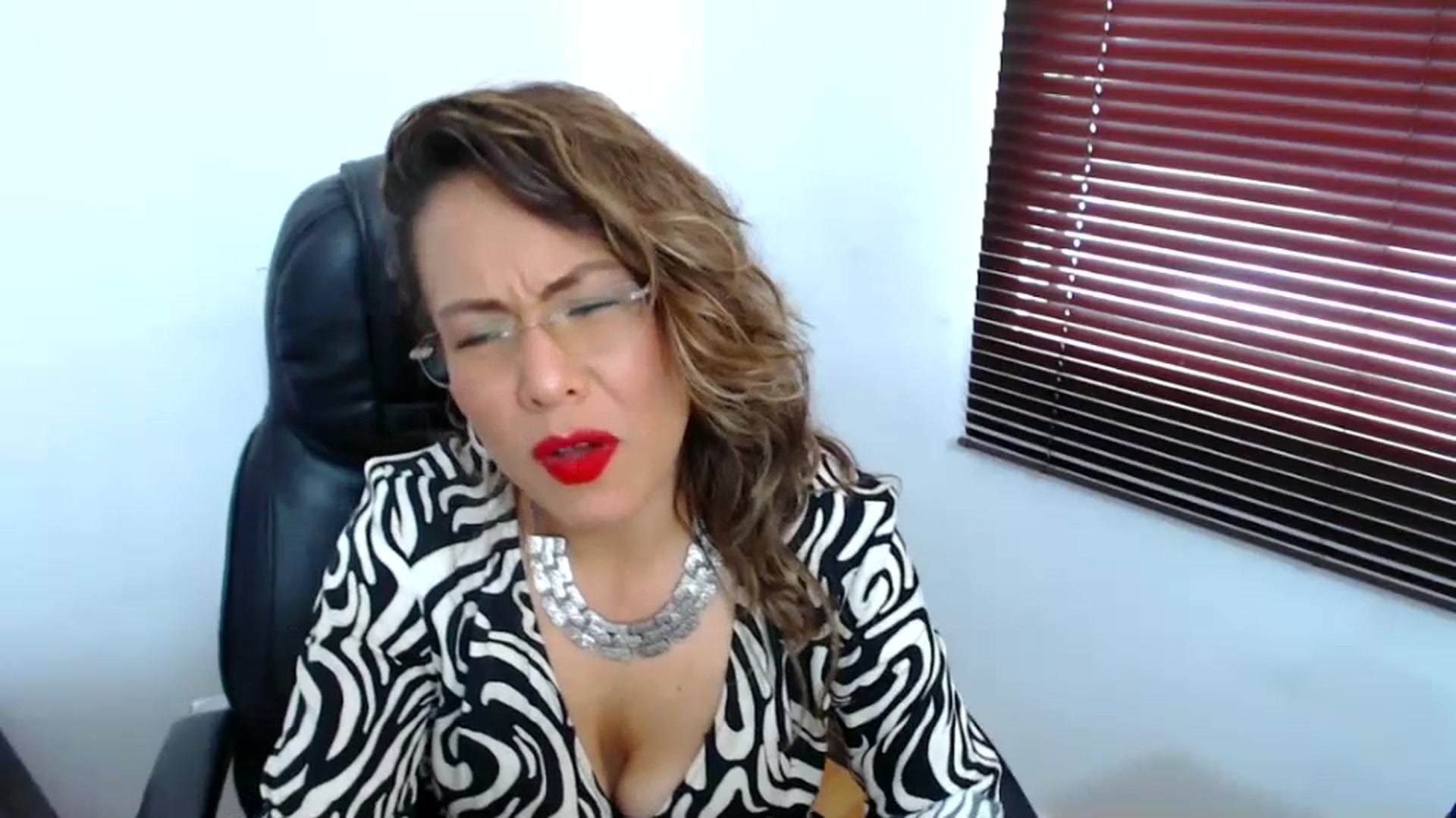 Gallery image thumbnail from office_secret's myfreecams stream on, 07/10/2023, 17:59 image 12 of 20
