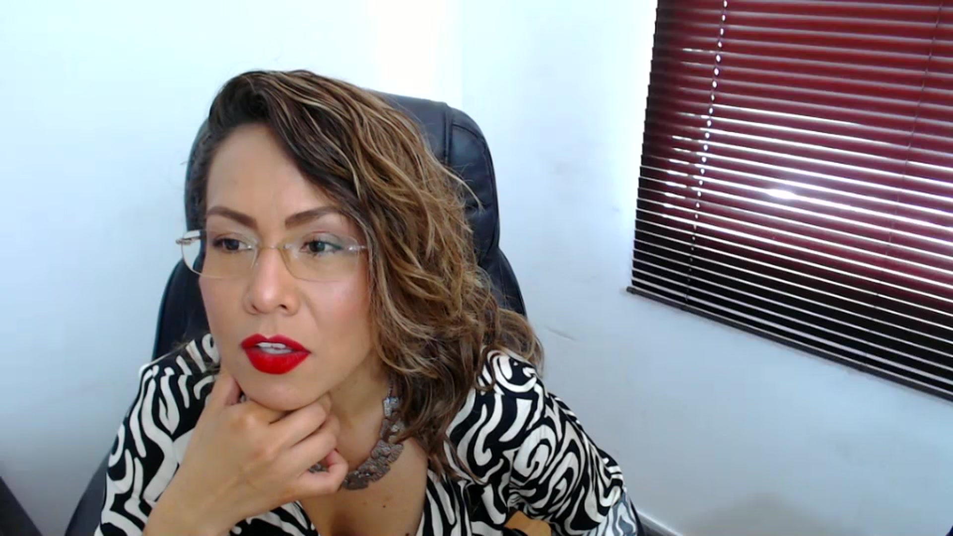 Gallery image thumbnail from office_secret's myfreecams stream on, 07/10/2023, 17:59 image 19 of 20
