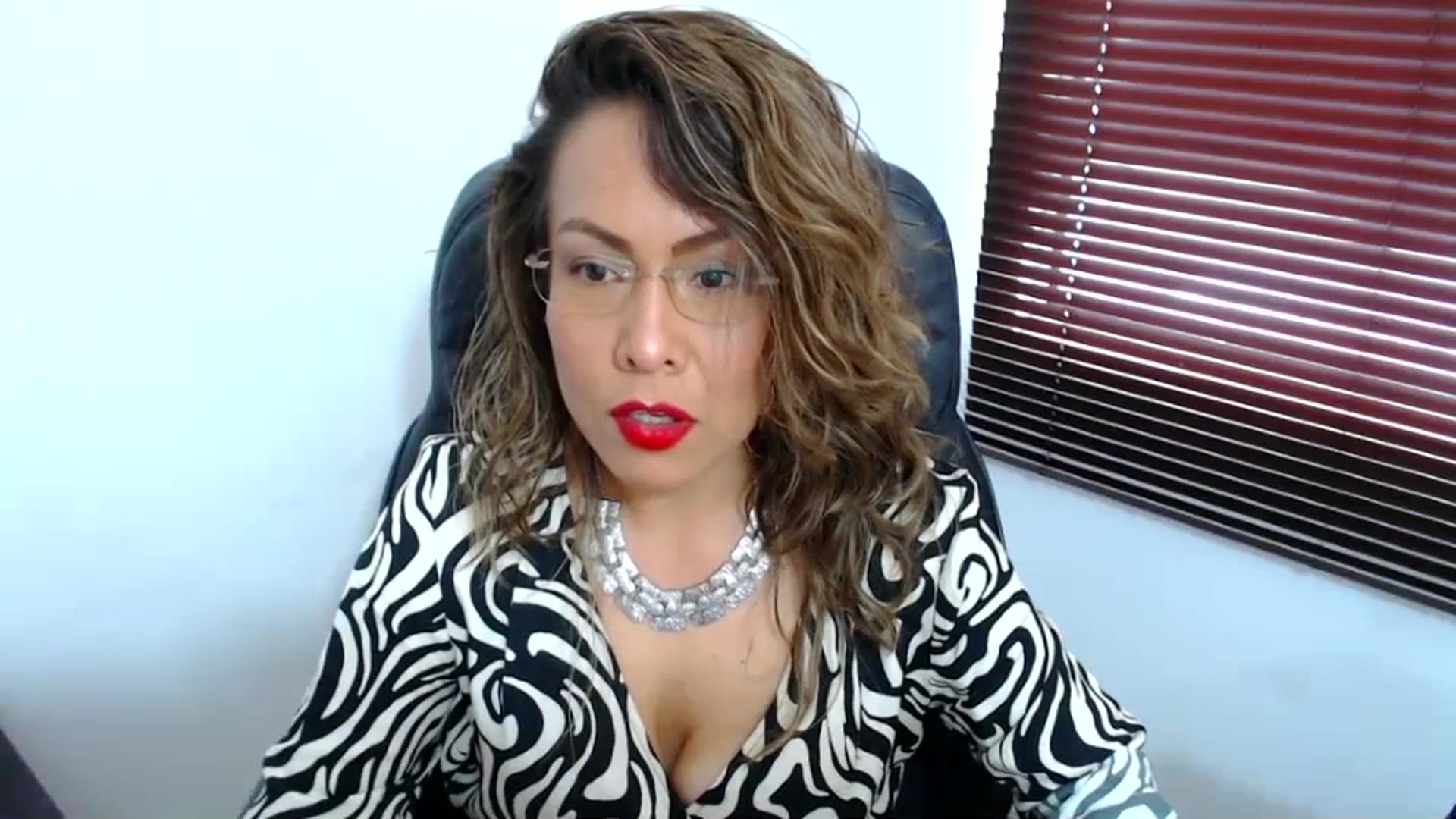 Gallery image thumbnail from office_secret's myfreecams stream on, 07/10/2023, 19:06 image 10 of 20