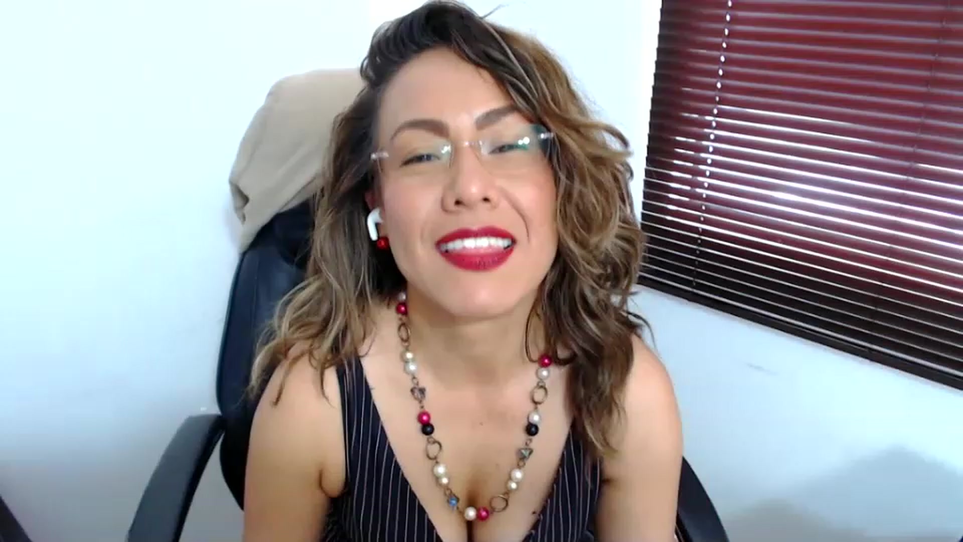 Gallery image thumbnail from office_secret's myfreecams stream on, 07/13/2023, 18:02 image 9 of 20