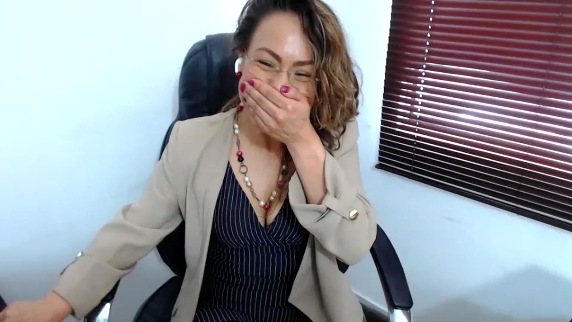 Gallery image thumbnail from office_secret's myfreecams stream on, 07/13/2023, 18:02 image 7 of 20