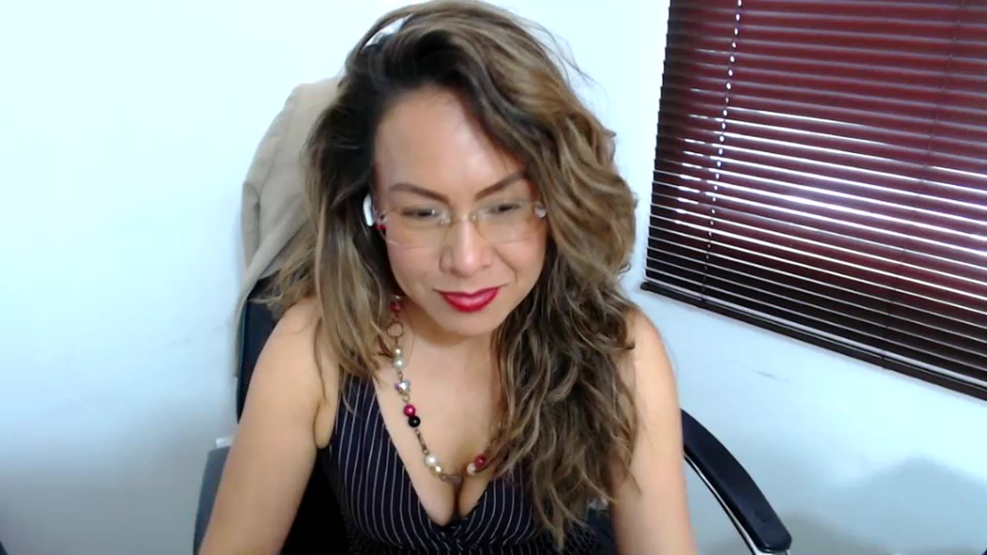 Gallery image thumbnail from office_secret's myfreecams stream on, 07/13/2023, 19:08 image 20 of 20