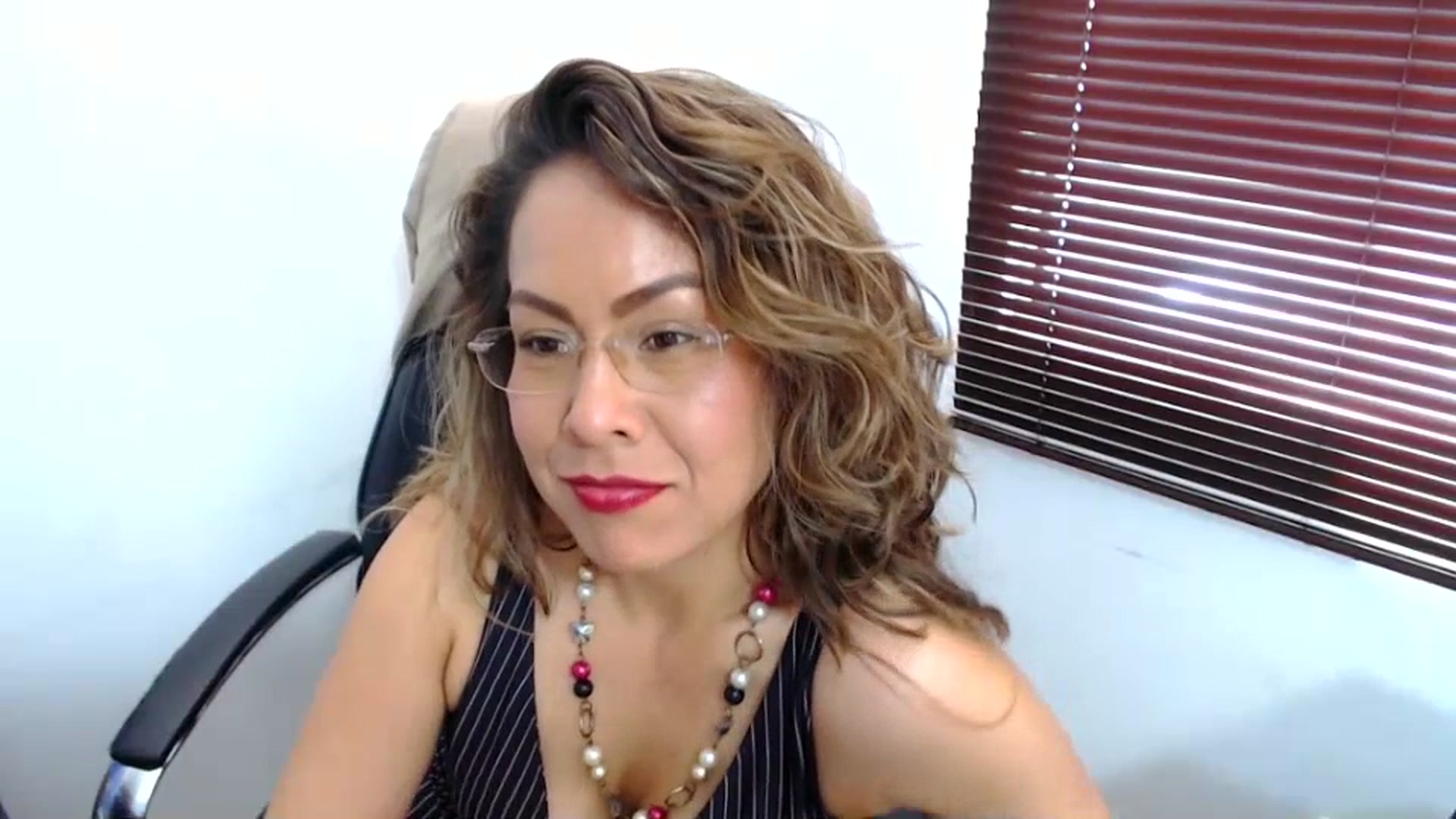 Gallery image thumbnail from office_secret's myfreecams stream on, 07/13/2023, 19:08 image 6 of 20
