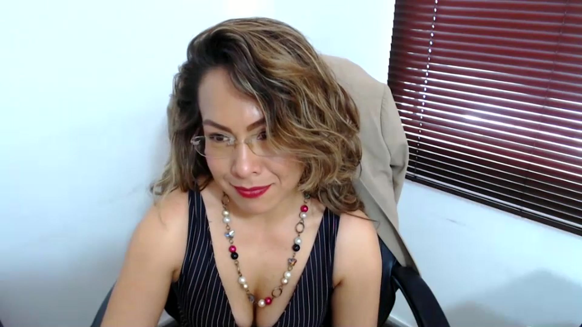 Gallery image thumbnail from office_secret's myfreecams stream on, 07/13/2023, 19:08 image 4 of 20