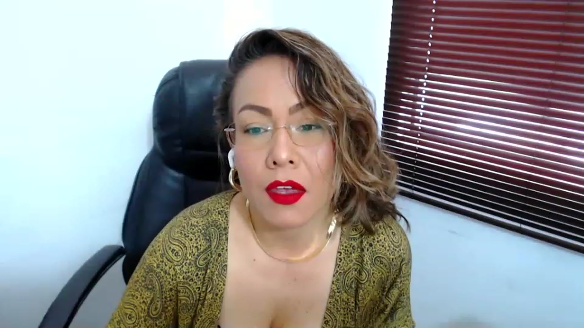 Gallery image thumbnail from office_secret's myfreecams stream on, 07/14/2023, 17:16 image 4 of 20
