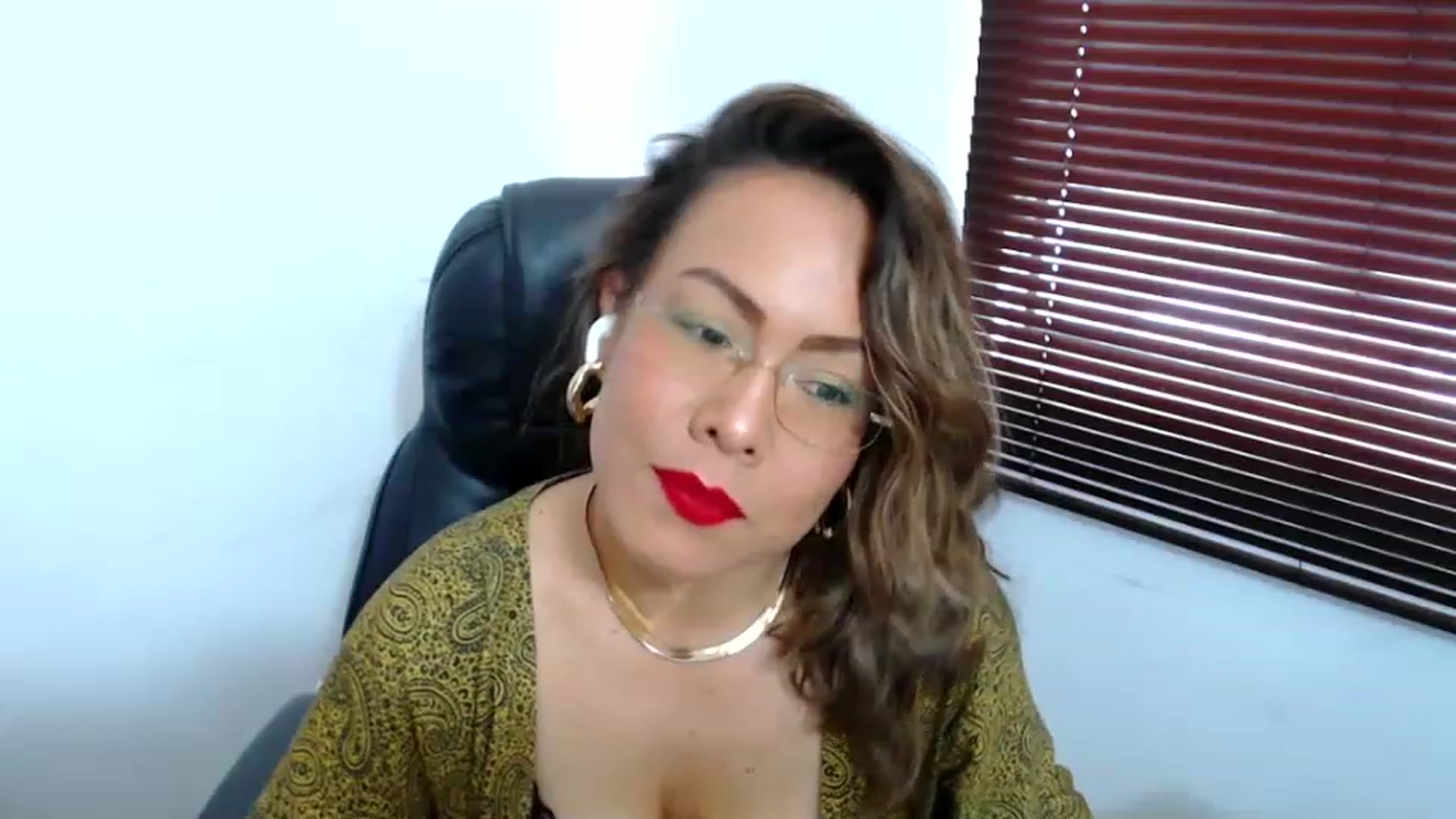 Gallery image thumbnail from office_secret's myfreecams stream on, 07/14/2023, 17:16 image 15 of 20