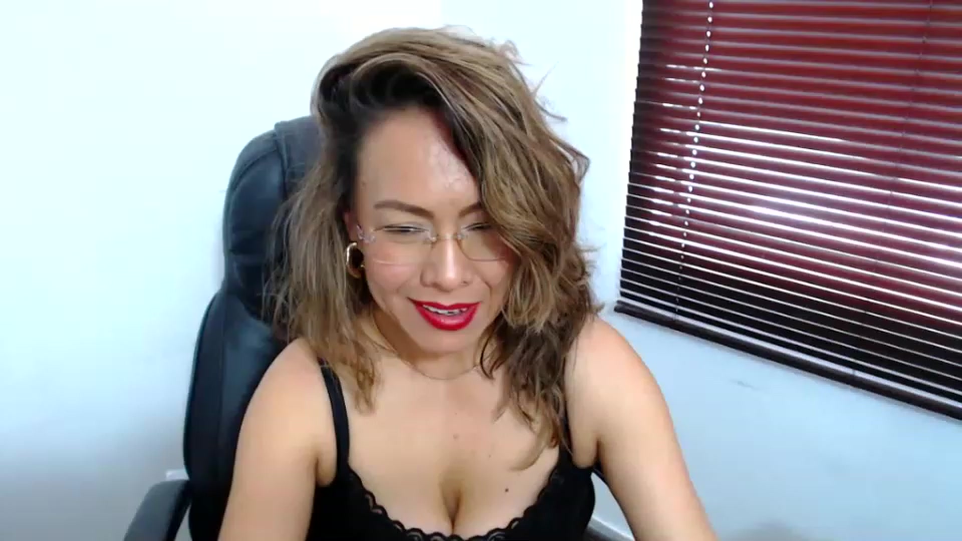 Gallery image thumbnail from office_secret's myfreecams stream on, 07/14/2023, 19:17 image 16 of 20