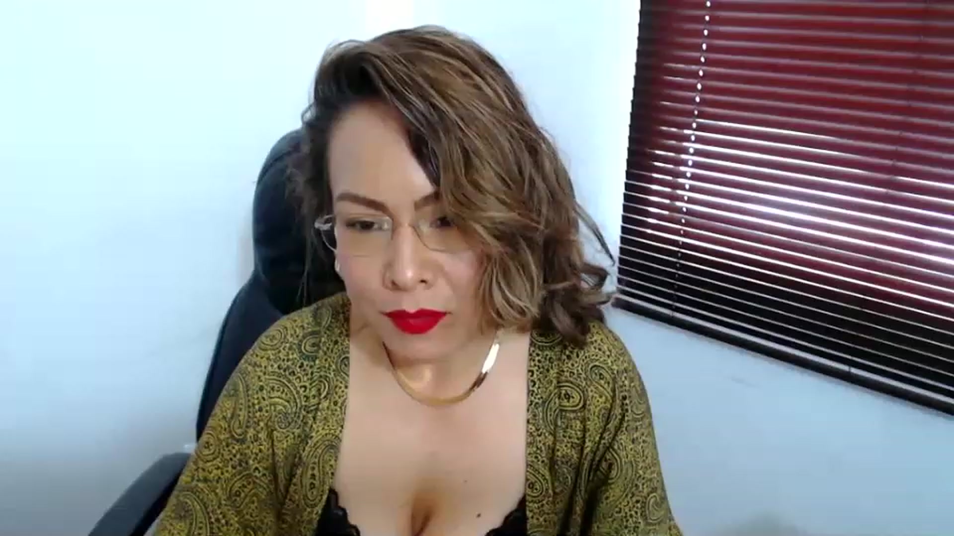 Gallery image thumbnail from office_secret's myfreecams stream on, 07/14/2023, 19:17 image 7 of 20