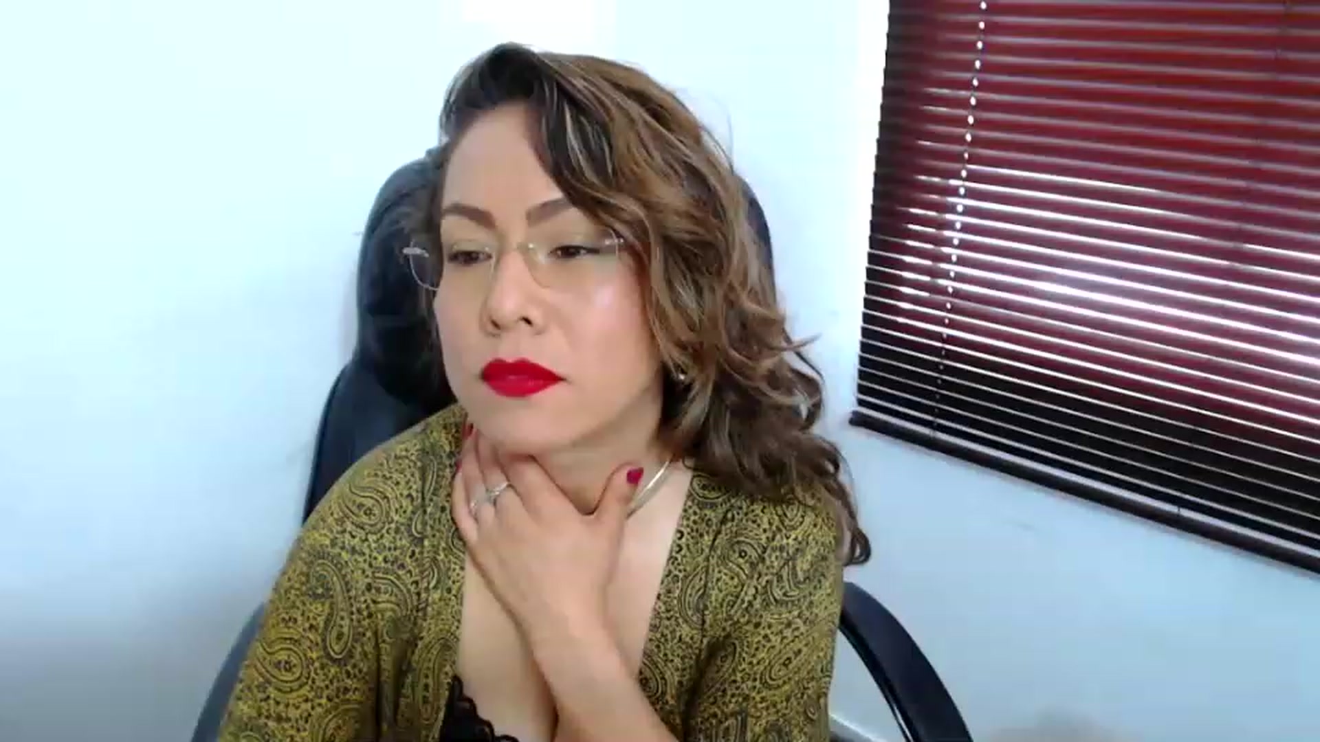 Gallery image thumbnail from office_secret's myfreecams stream on, 07/14/2023, 19:17 image 3 of 20