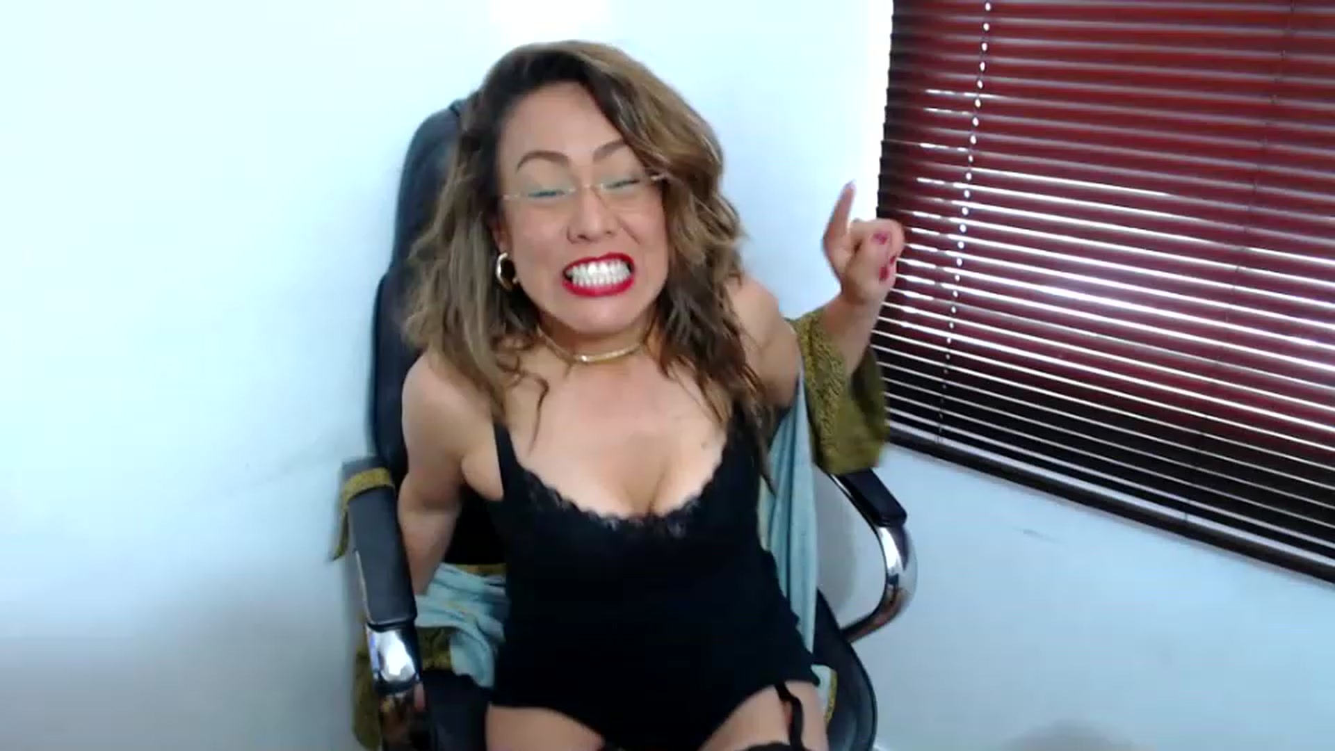 Gallery image thumbnail from office_secret's myfreecams stream on, 07/14/2023, 19:17 image 14 of 20