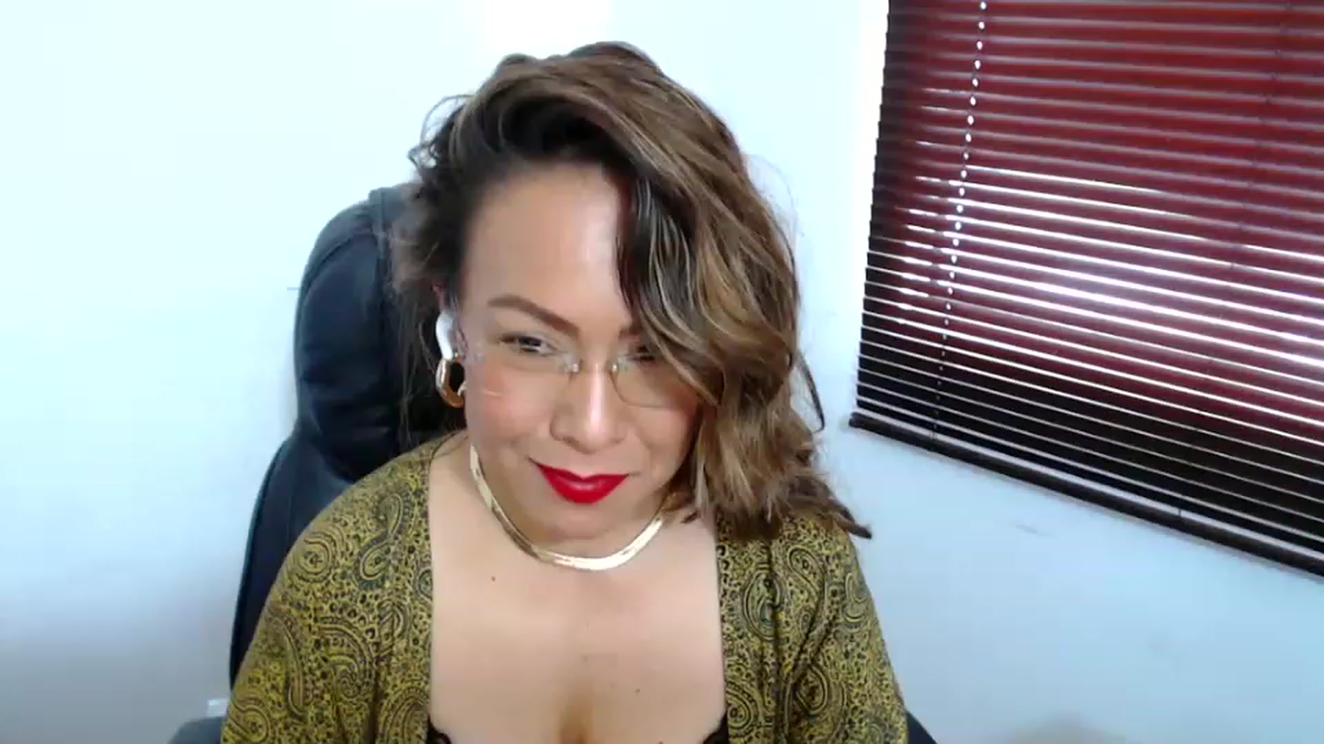 Gallery image thumbnail from office_secret's myfreecams stream on, 07/14/2023, 19:17 image 5 of 20