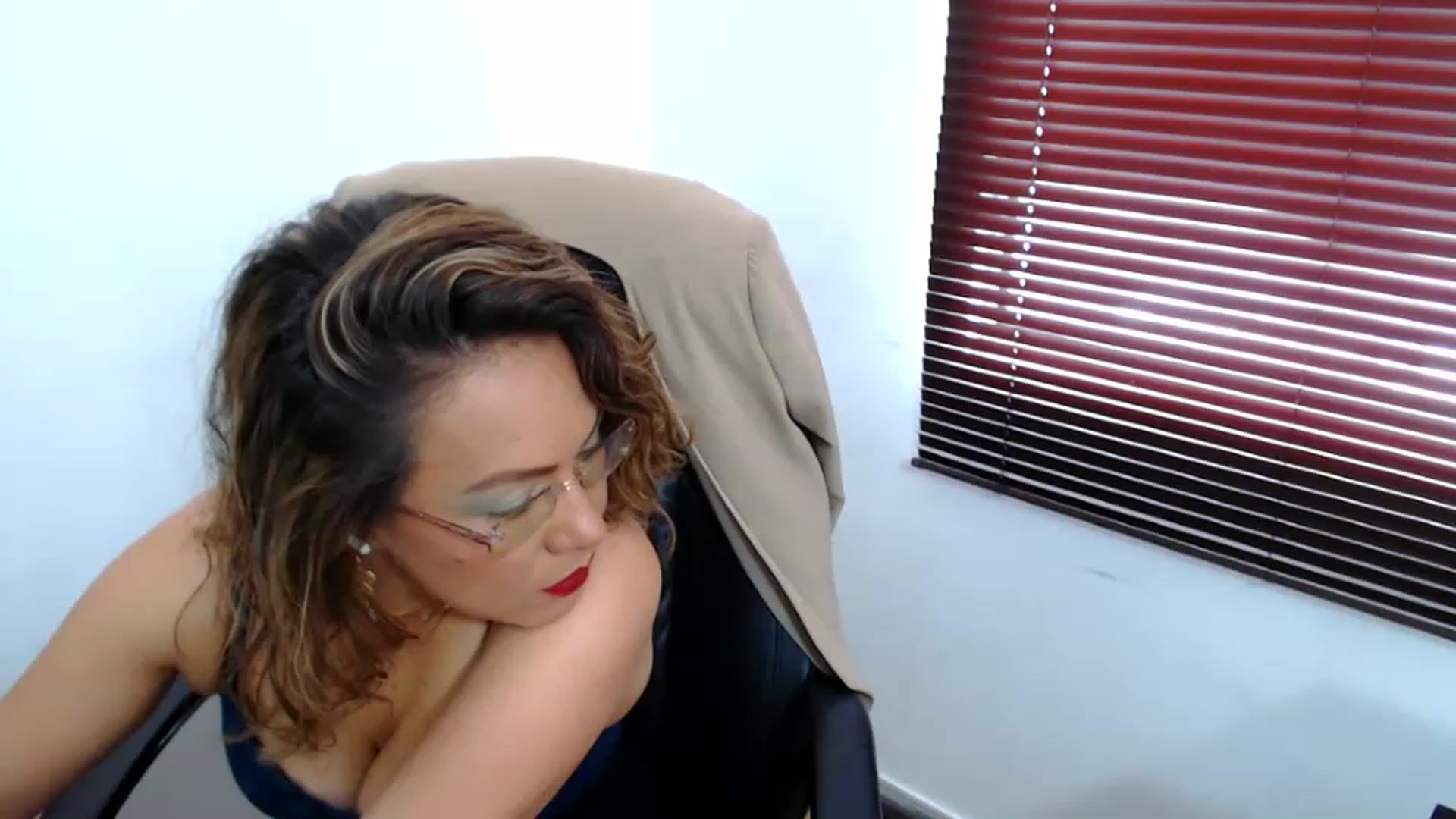 Gallery image thumbnail from office_secret's myfreecams stream on, 07/17/2023, 16:54 image 15 of 20