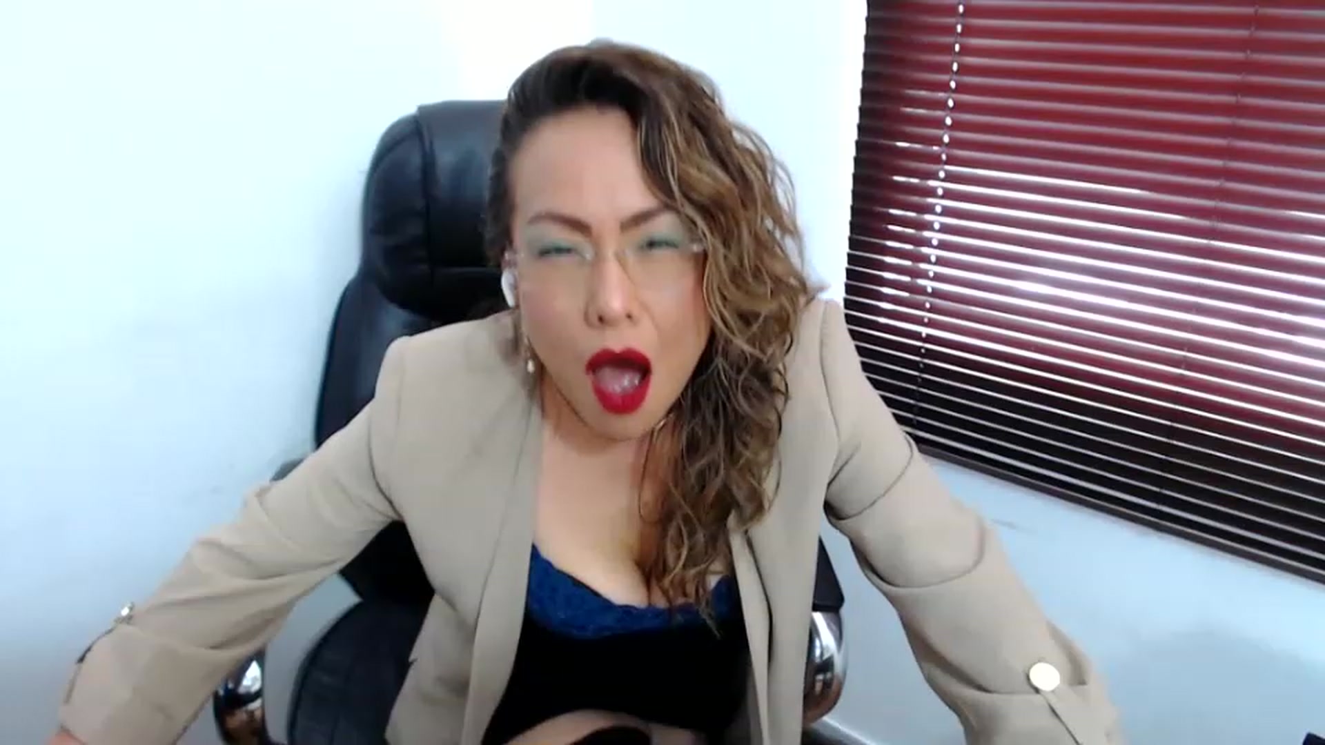 Gallery image thumbnail from office_secret's myfreecams stream on, 07/17/2023, 16:54 image 2 of 20
