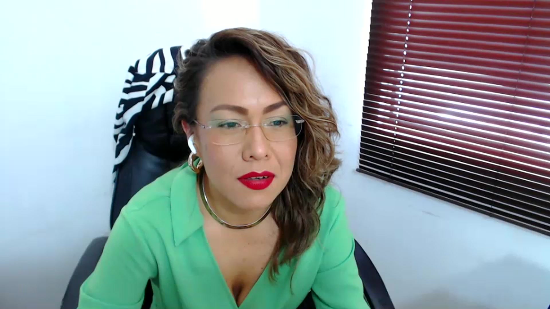 Gallery image thumbnail from office_secret's myfreecams stream on, 07/18/2023, 18:11 image 7 of 20