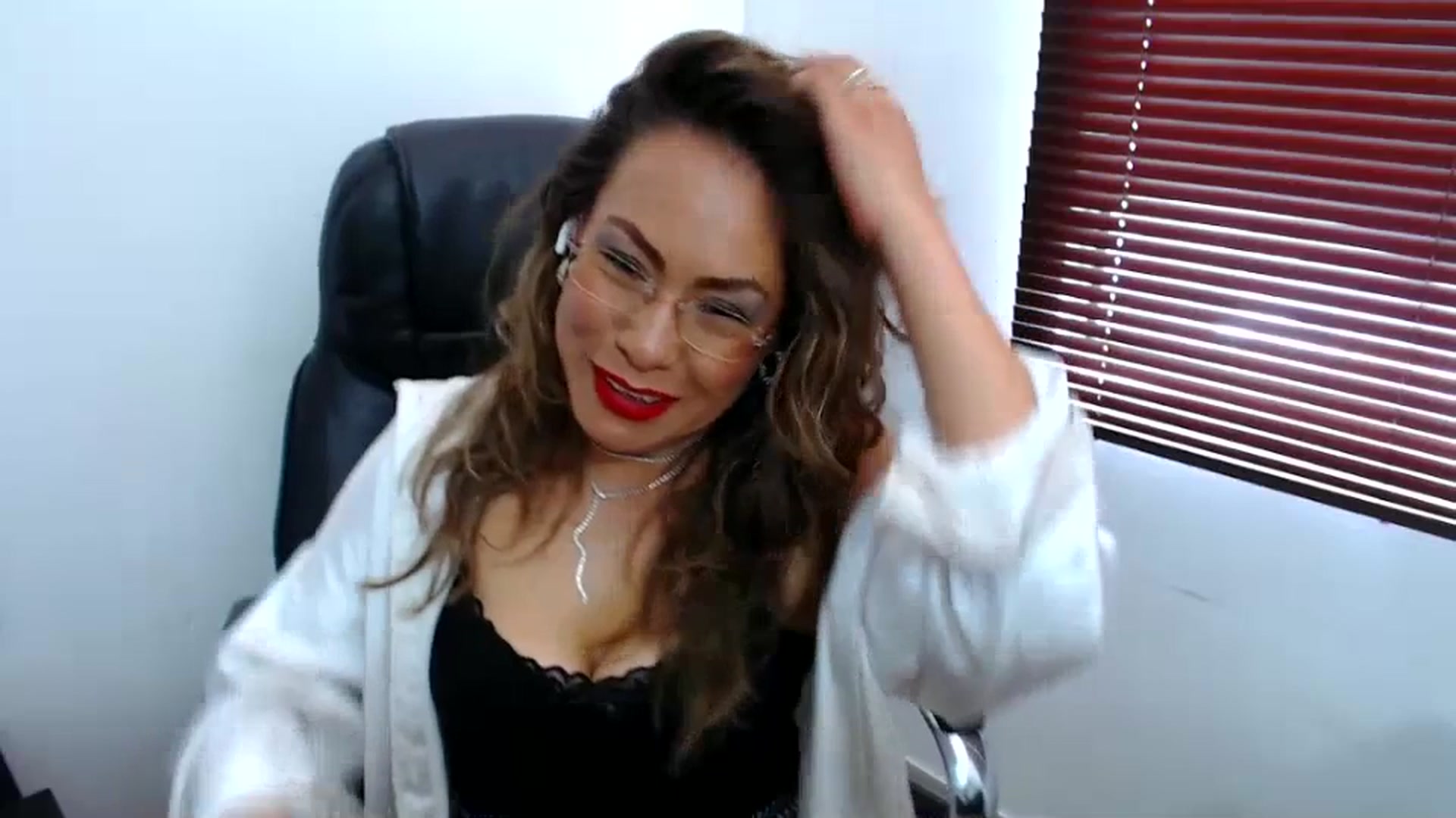 Gallery image thumbnail from office_secret's myfreecams stream on, 07/21/2023, 17:03 image 7 of 20
