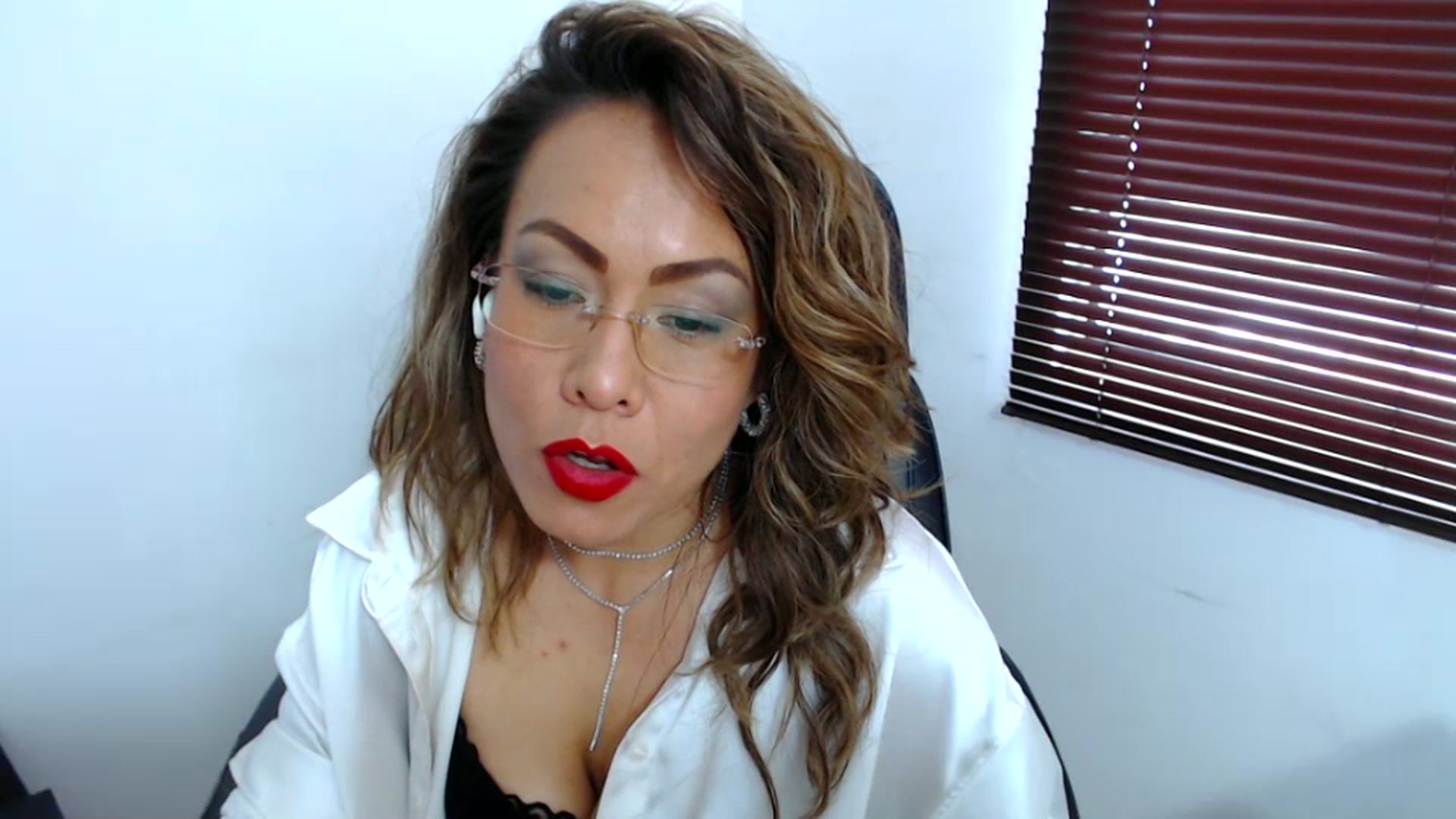 Gallery image thumbnail from office_secret's myfreecams stream on, 07/21/2023, 18:34 image 14 of 20