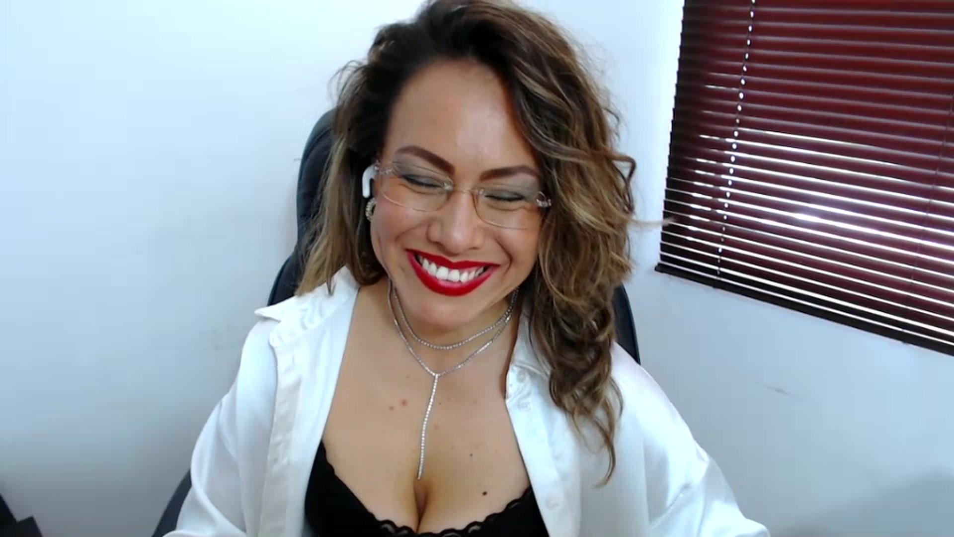 Gallery image thumbnail from office_secret's myfreecams stream on, 07/21/2023, 19:03 image 3 of 20