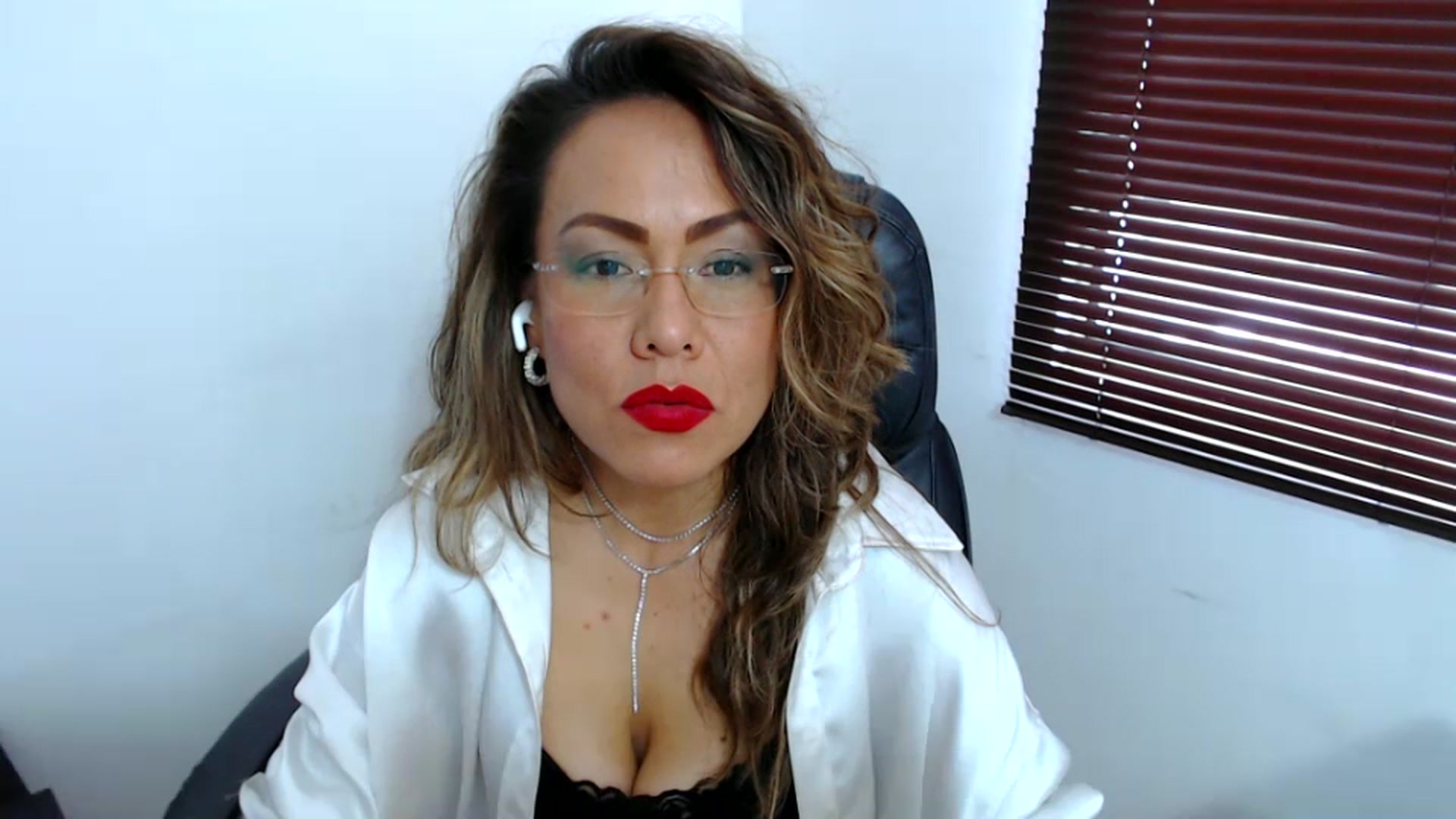 Gallery image thumbnail from office_secret's myfreecams stream on, 07/21/2023, 19:03 image 10 of 20