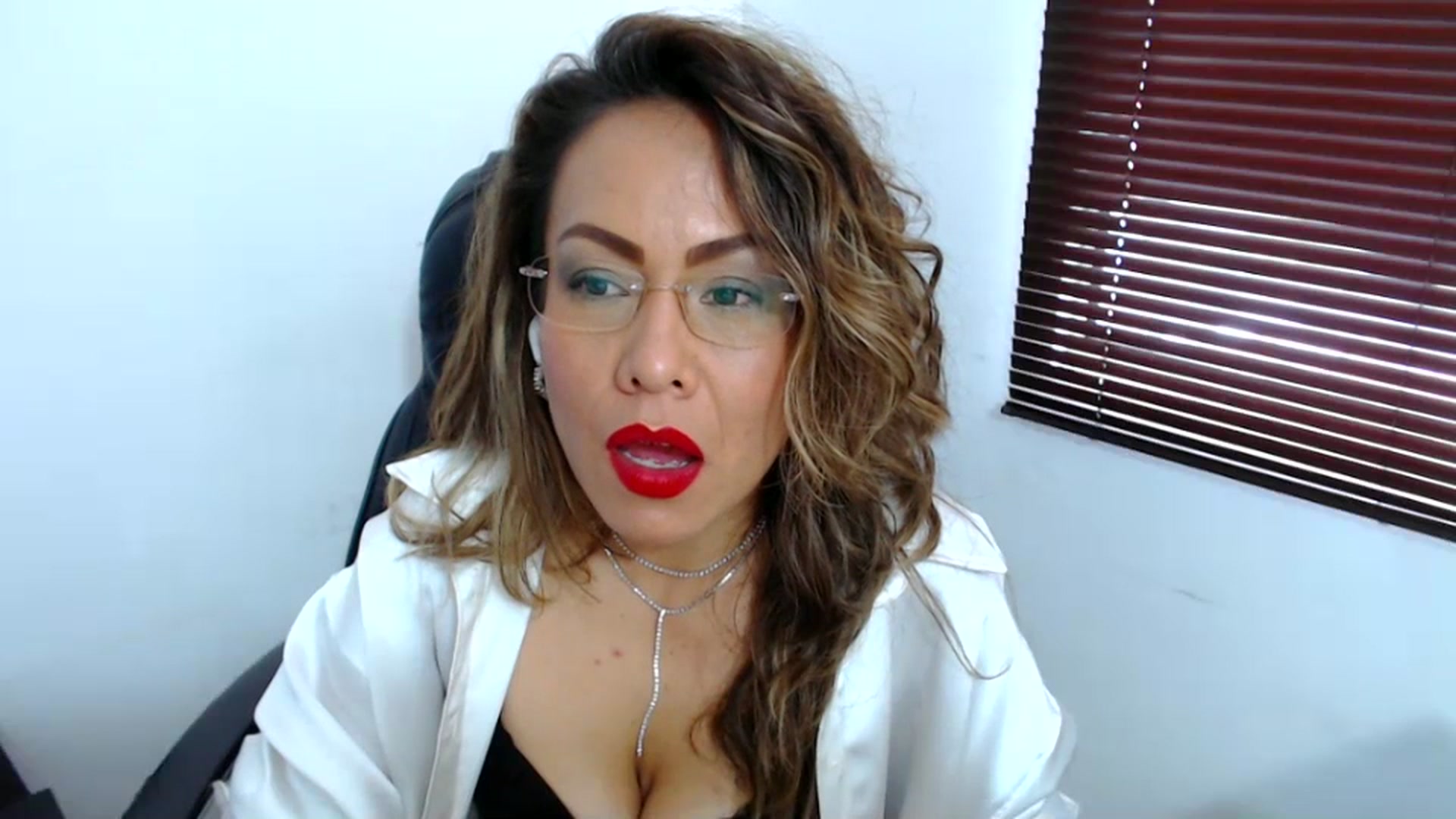 Gallery image thumbnail from office_secret's myfreecams stream on, 07/21/2023, 19:03 image 11 of 20