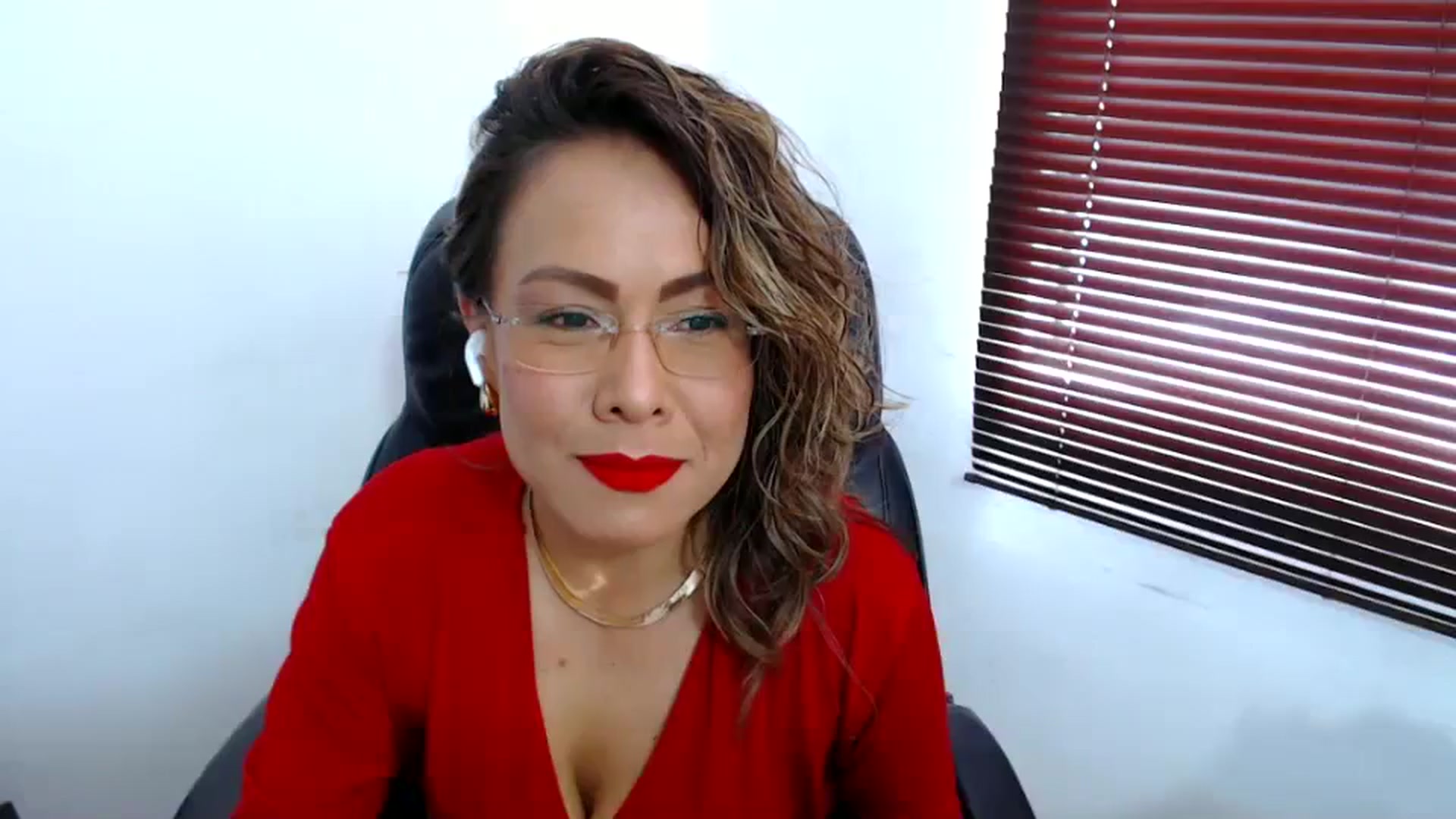 Gallery image thumbnail from office_secret's myfreecams stream on, 07/24/2023, 16:31 image 14 of 20
