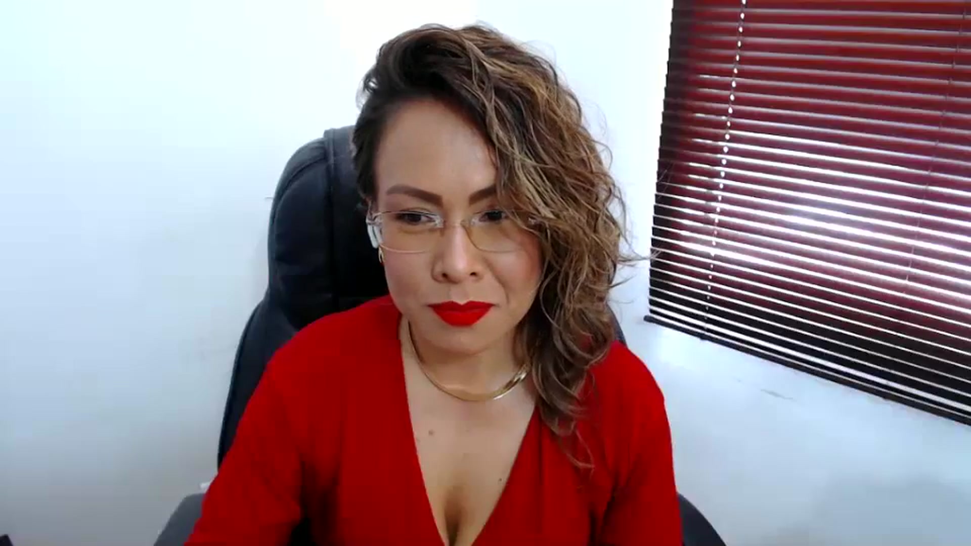 Gallery image thumbnail from office_secret's myfreecams stream on, 07/24/2023, 16:31 image 18 of 20