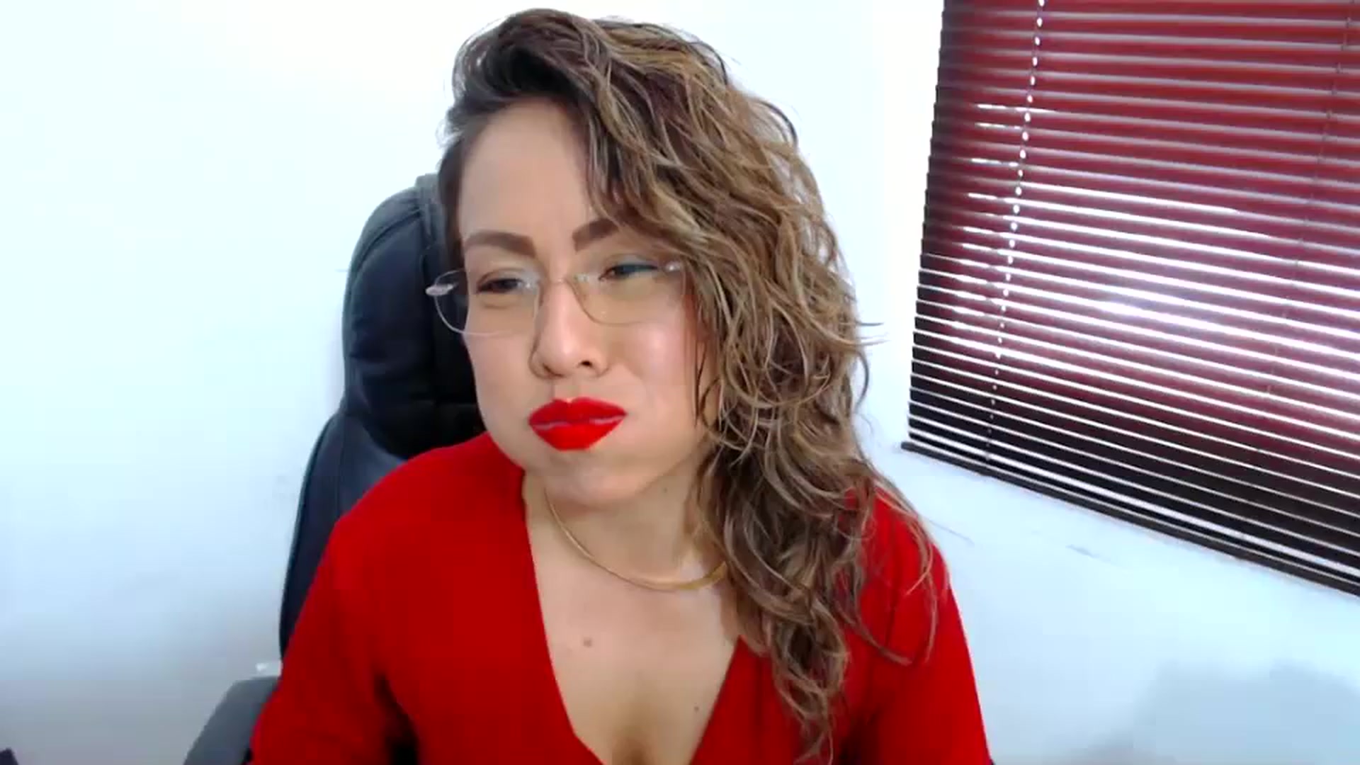 Gallery image thumbnail from office_secret's myfreecams stream on, 07/24/2023, 16:31 image 5 of 20