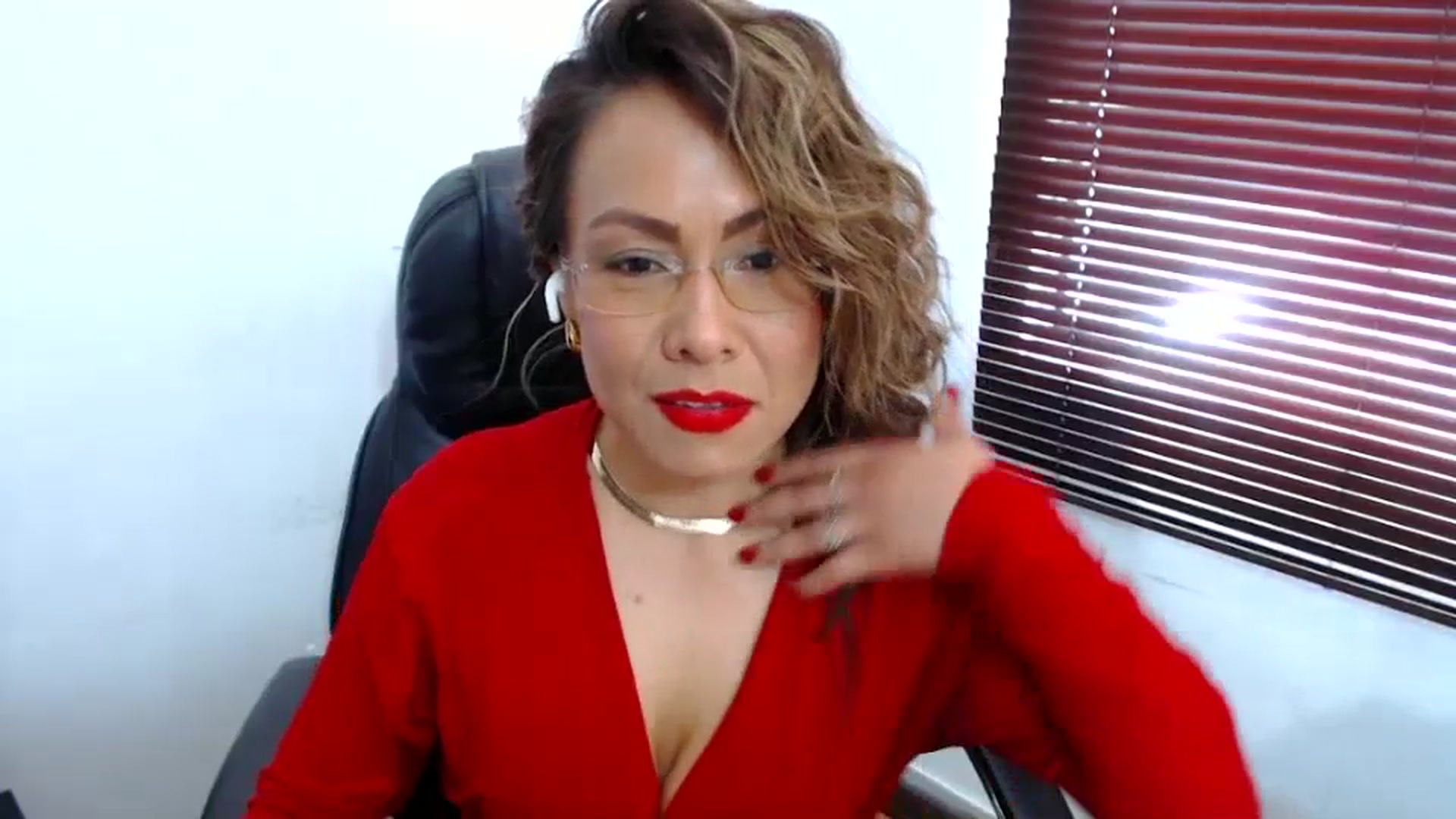 Gallery image thumbnail from office_secret's myfreecams stream on, 07/24/2023, 18:00 image 15 of 20