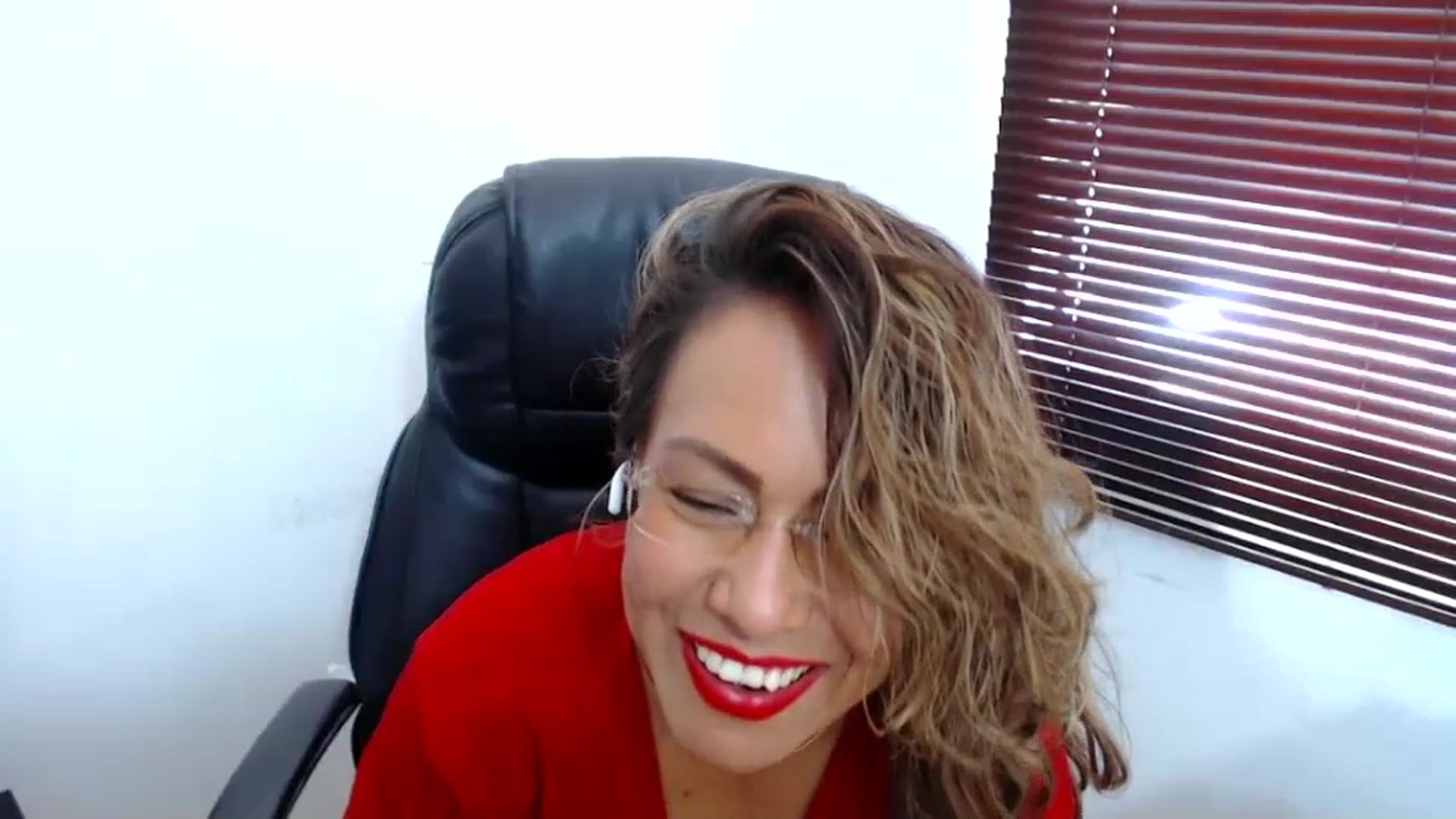 Gallery image thumbnail from office_secret's myfreecams stream on, 07/24/2023, 18:23 image 6 of 20