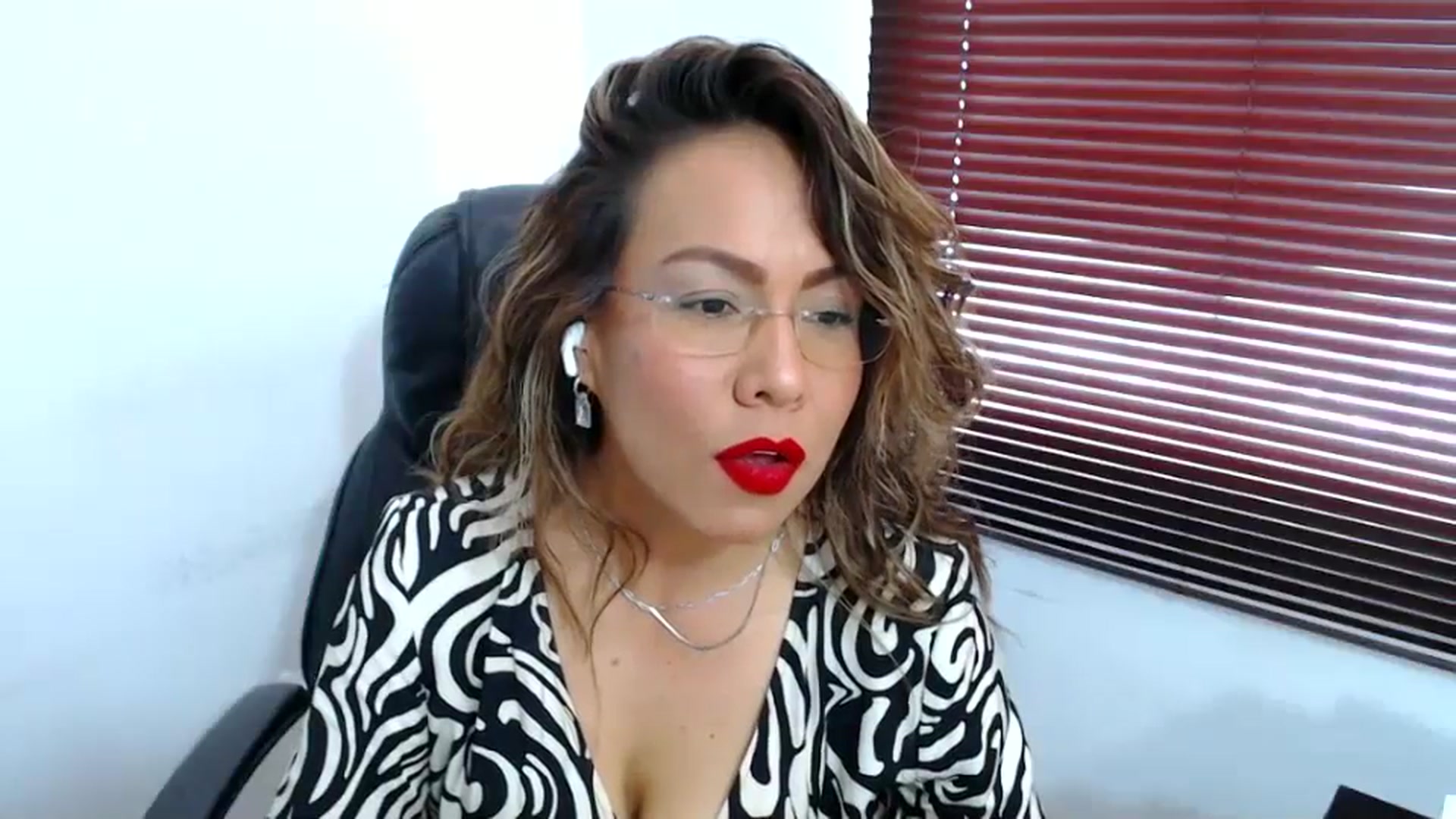 Gallery image thumbnail from office_secret's myfreecams stream on, 07/25/2023, 16:28 image 19 of 20