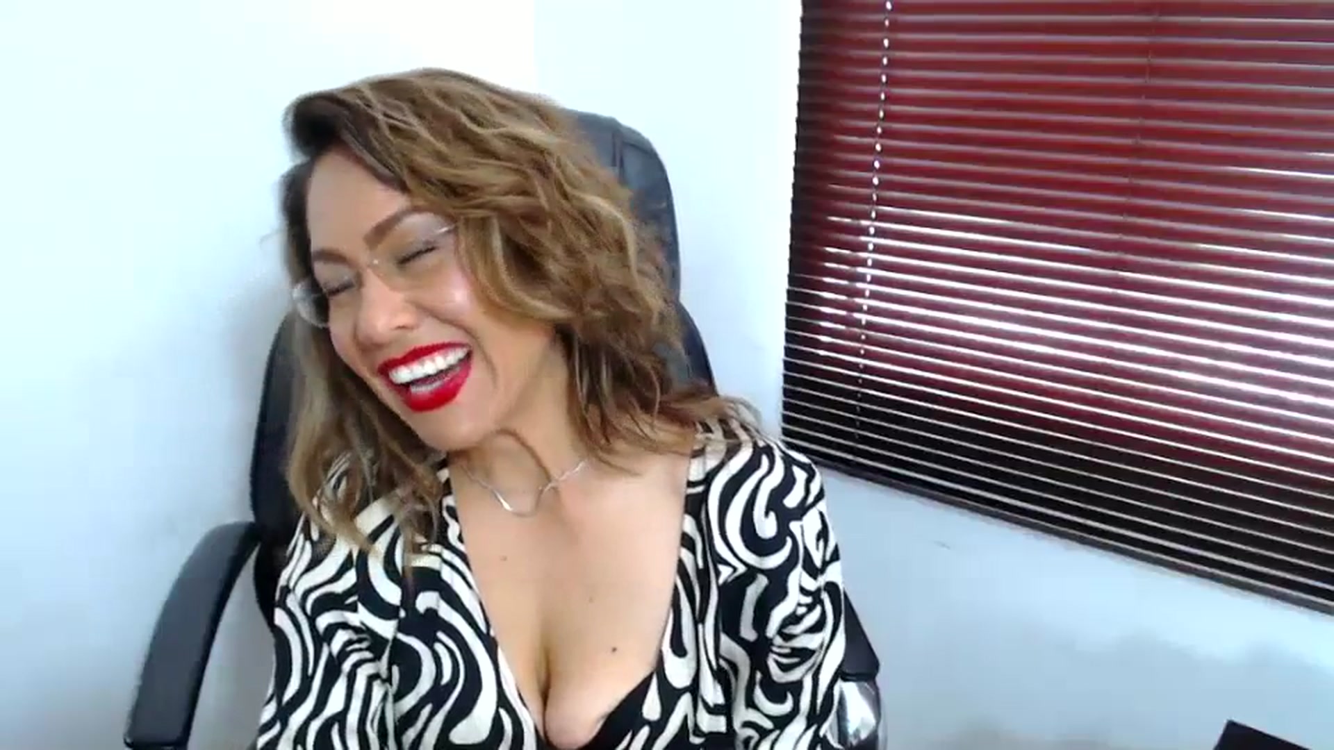 Gallery image thumbnail from office_secret's myfreecams stream on, 07/25/2023, 19:04 image 13 of 20